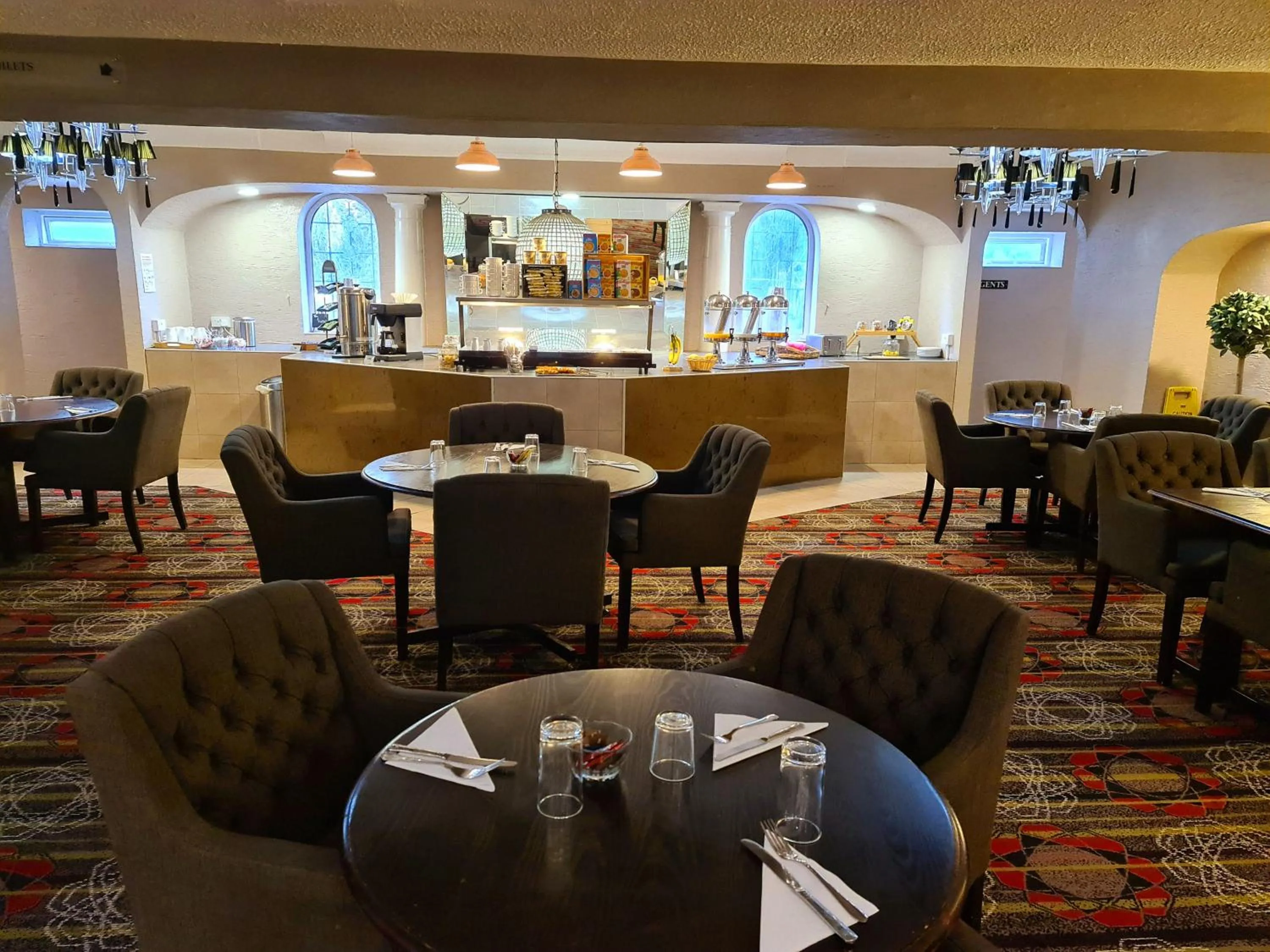 Restaurant/places to eat in Barons Court Hotel Walsall
