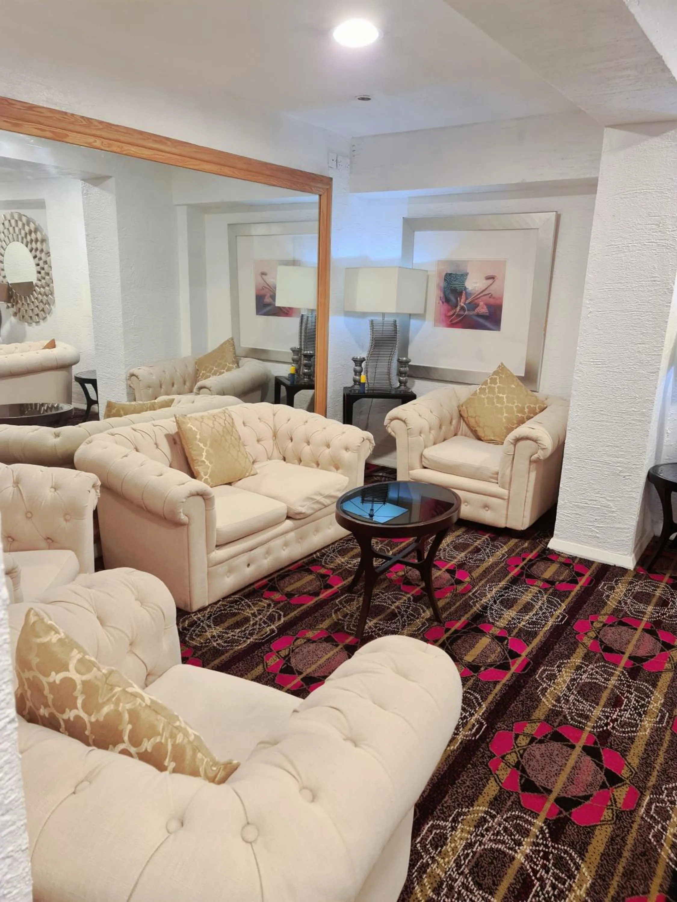 Restaurant/places to eat in Barons Court Hotel Walsall