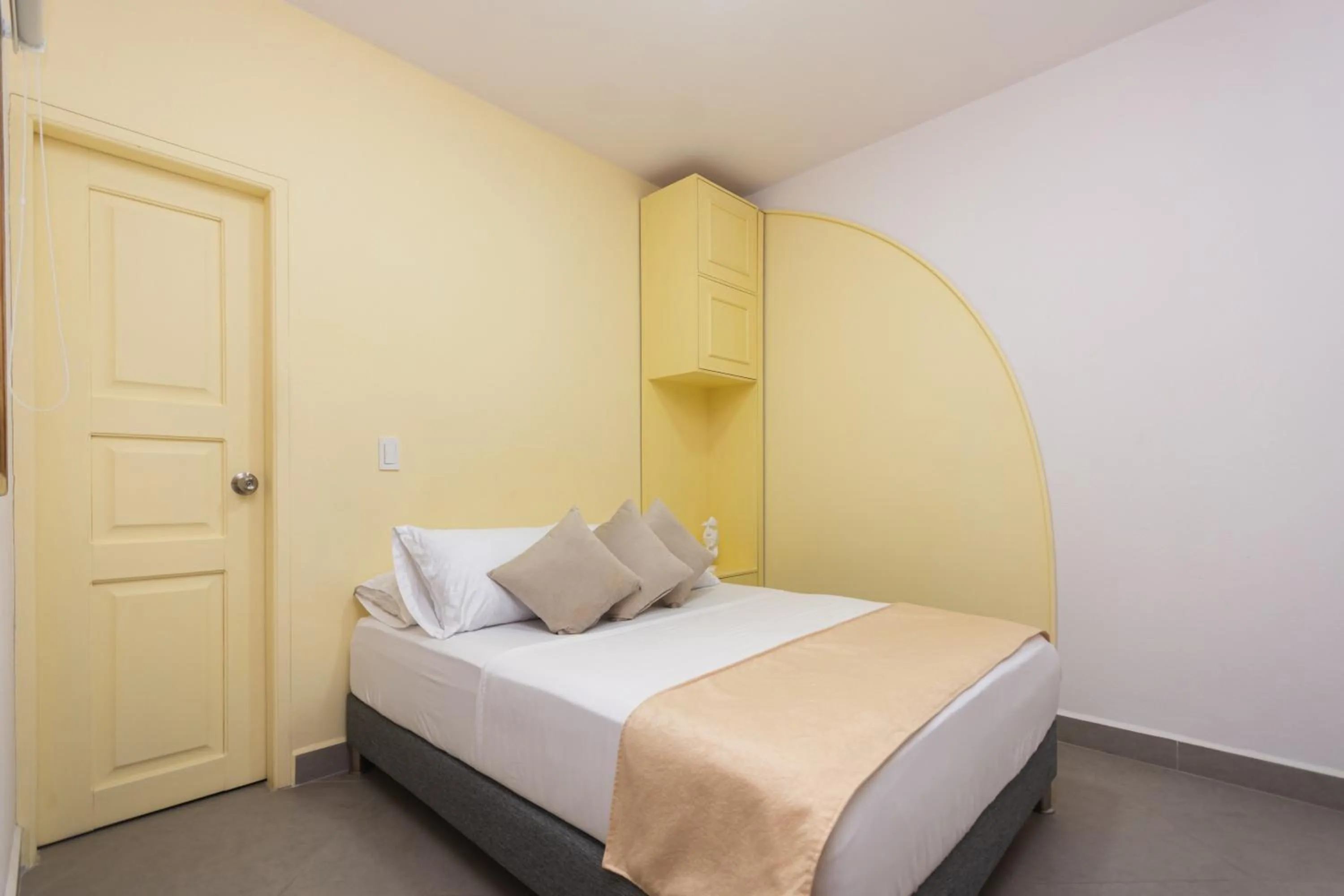 Bed in Hotel Chromatic