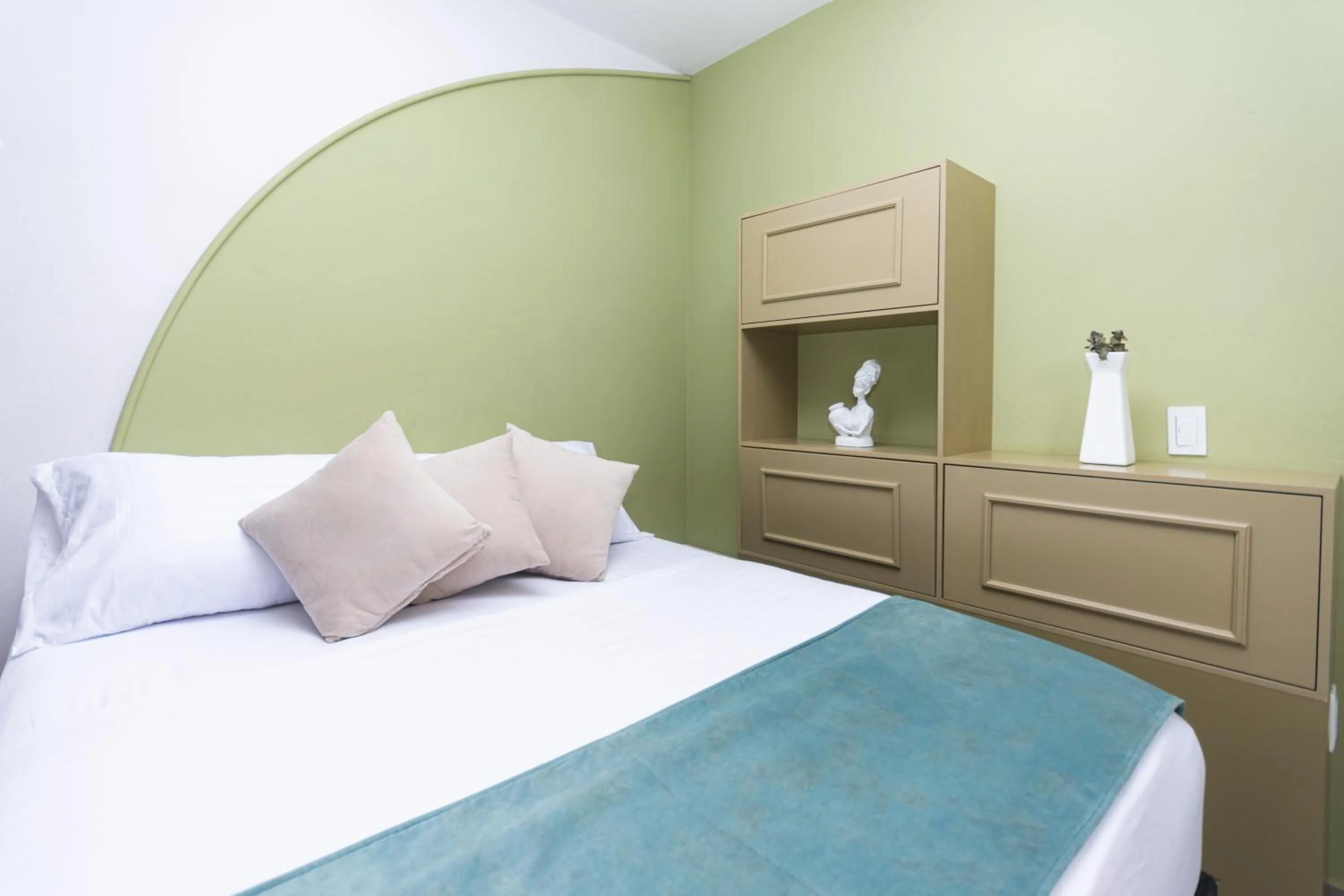 Bed in Hotel Chromatic