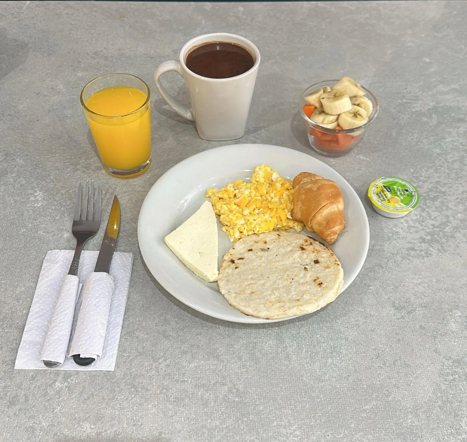 Food and drinks in Hotel Chromatic