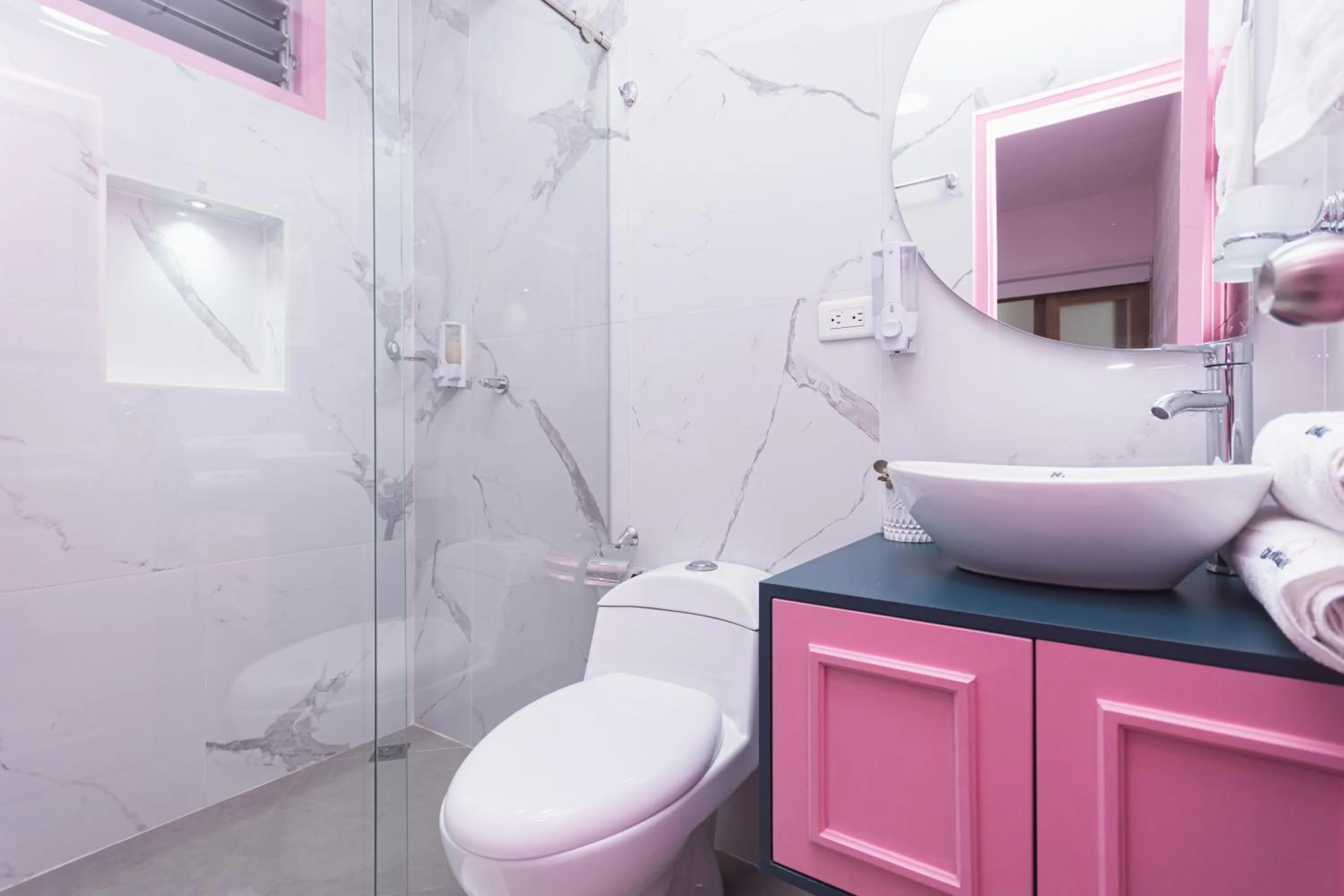 Shower in Hotel Chromatic