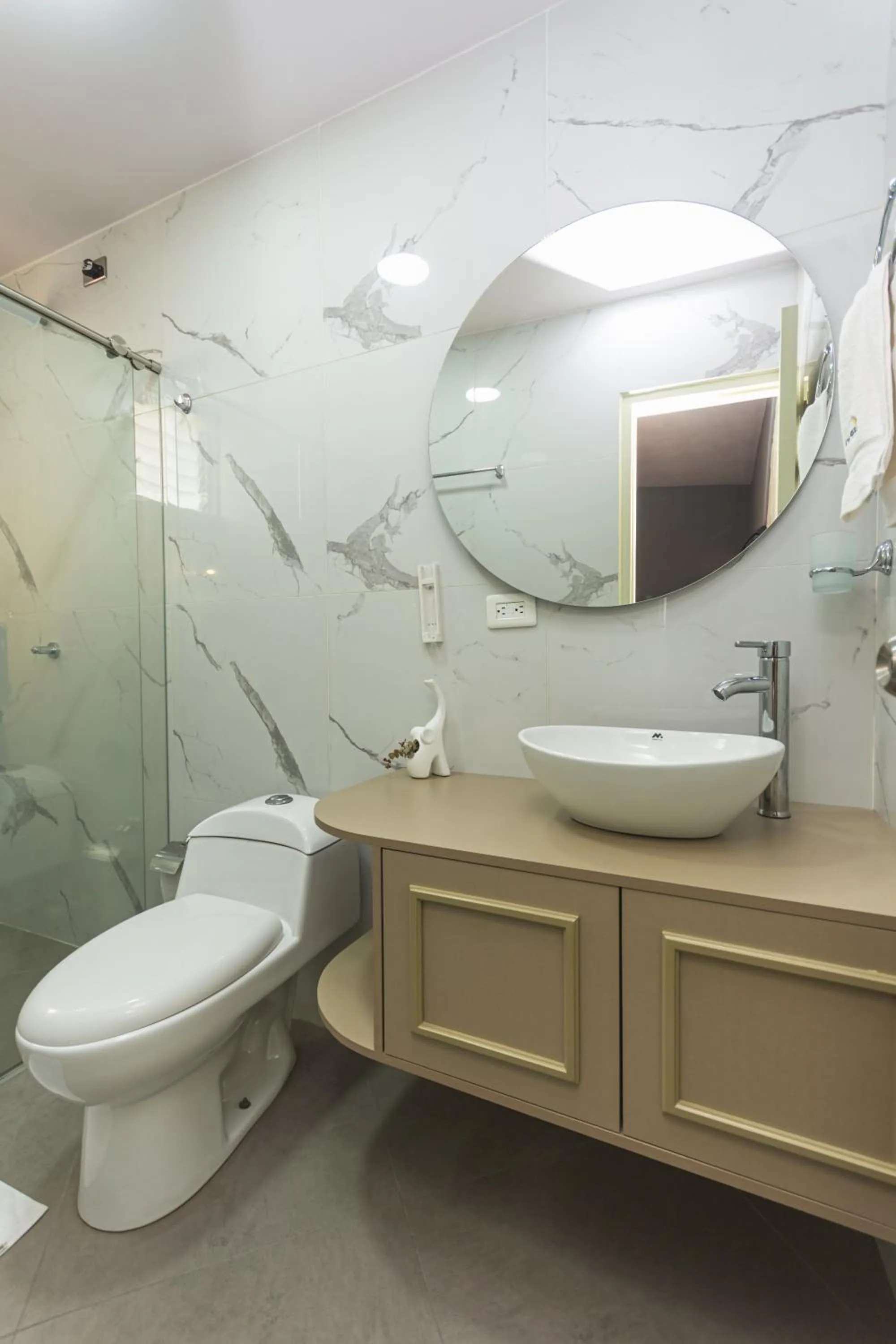 Shower in Hotel Chromatic