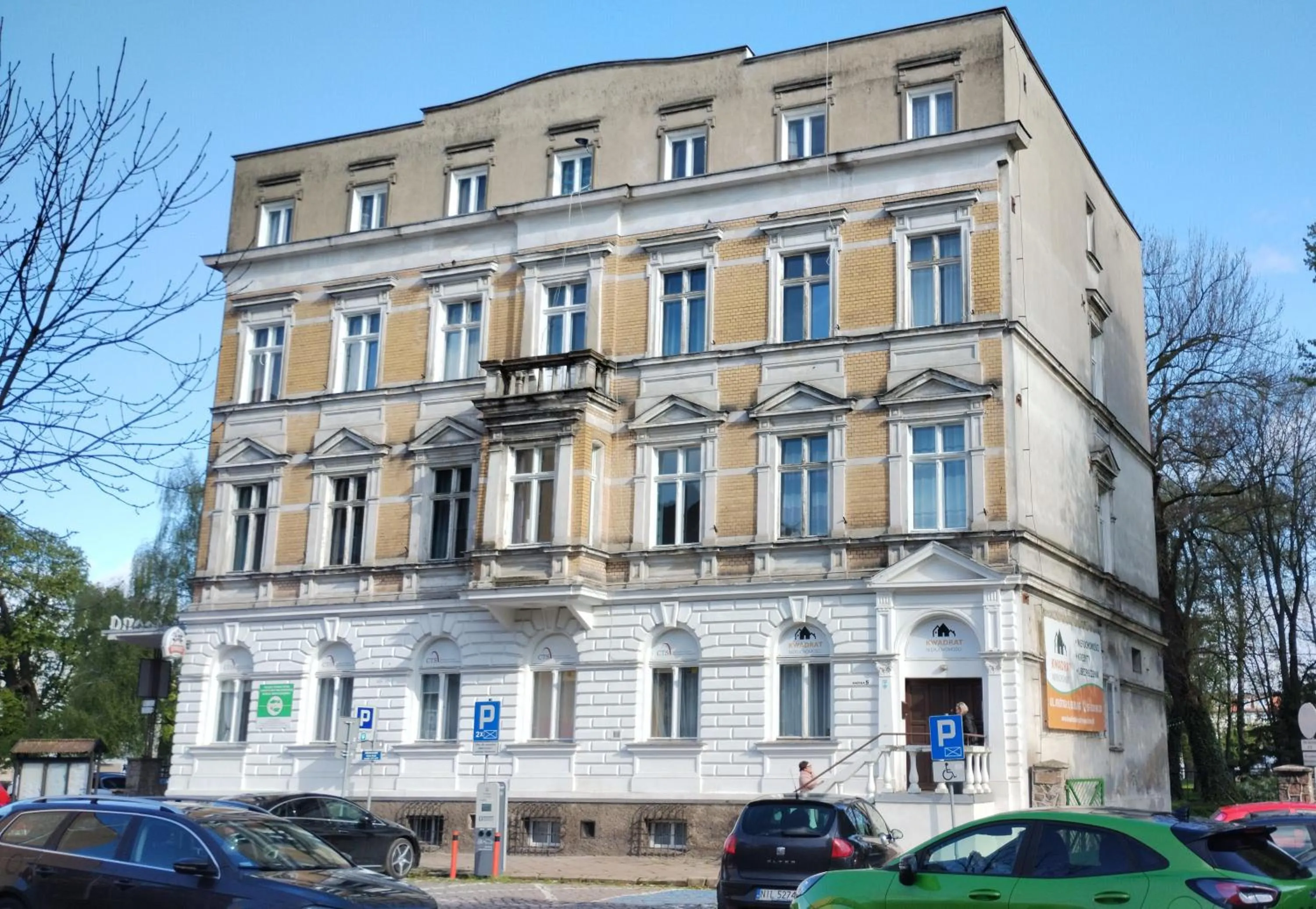 Property building in Galeona - Hotel turystyczny