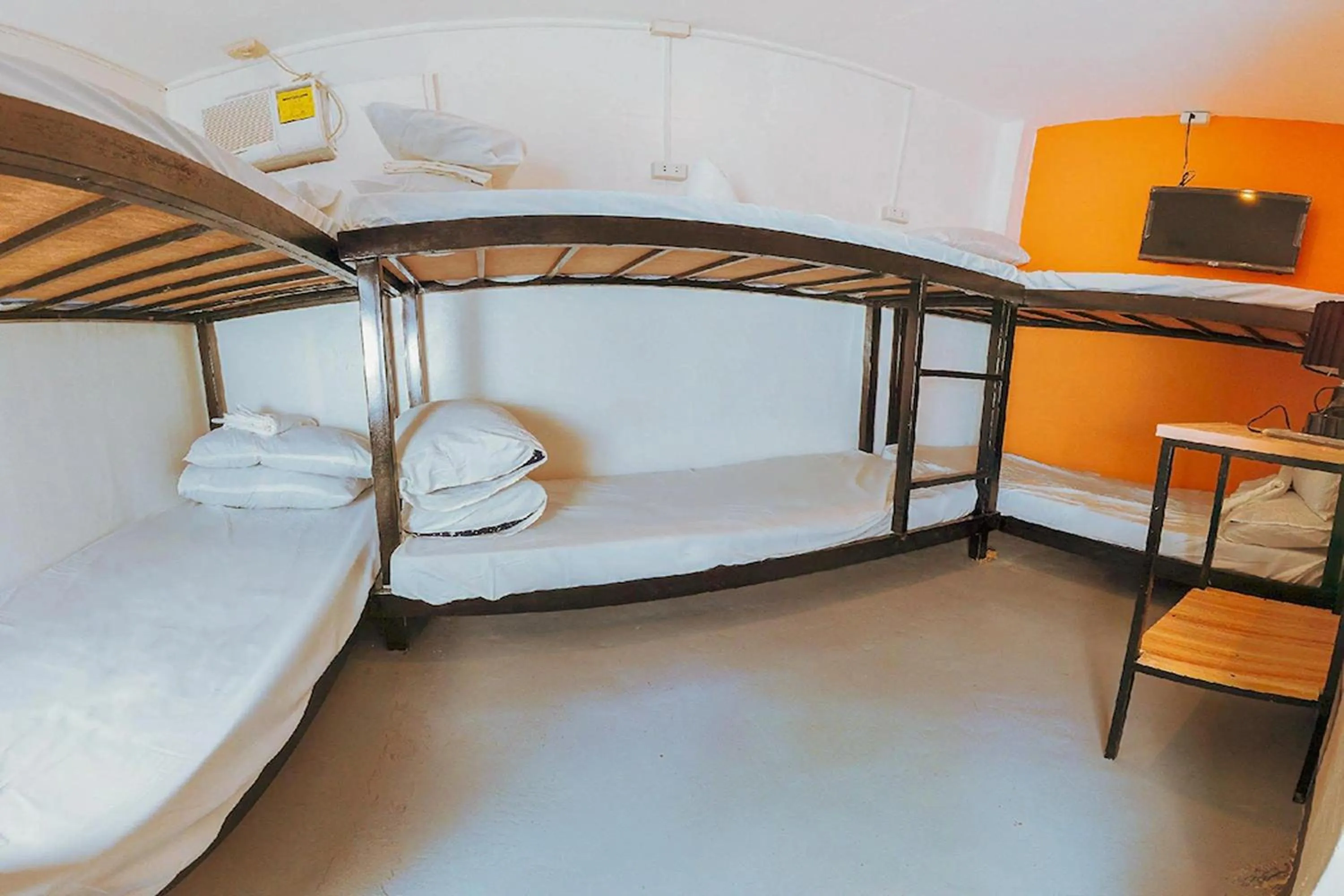 Bed in Adventourist Inn Coron