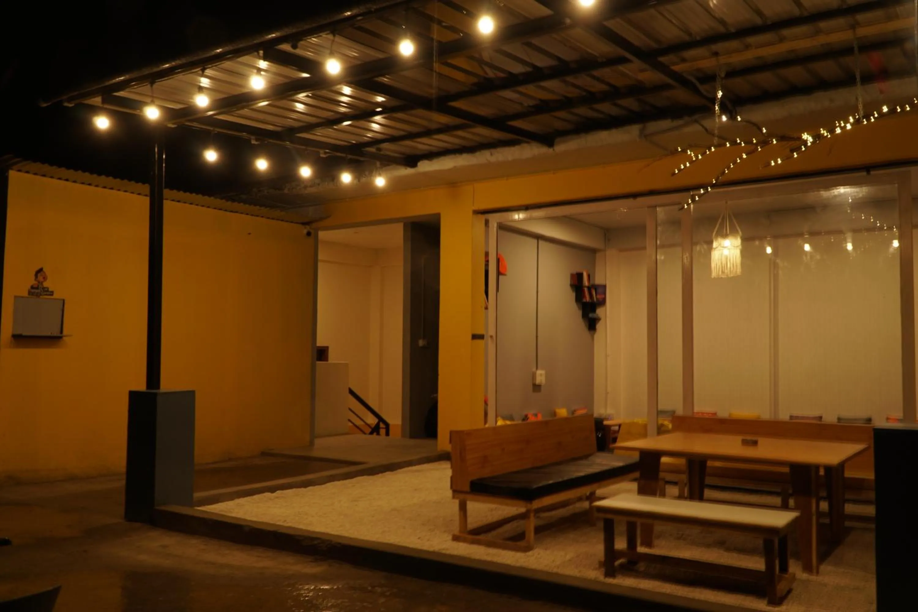 Restaurant/places to eat in Firefly Hostel