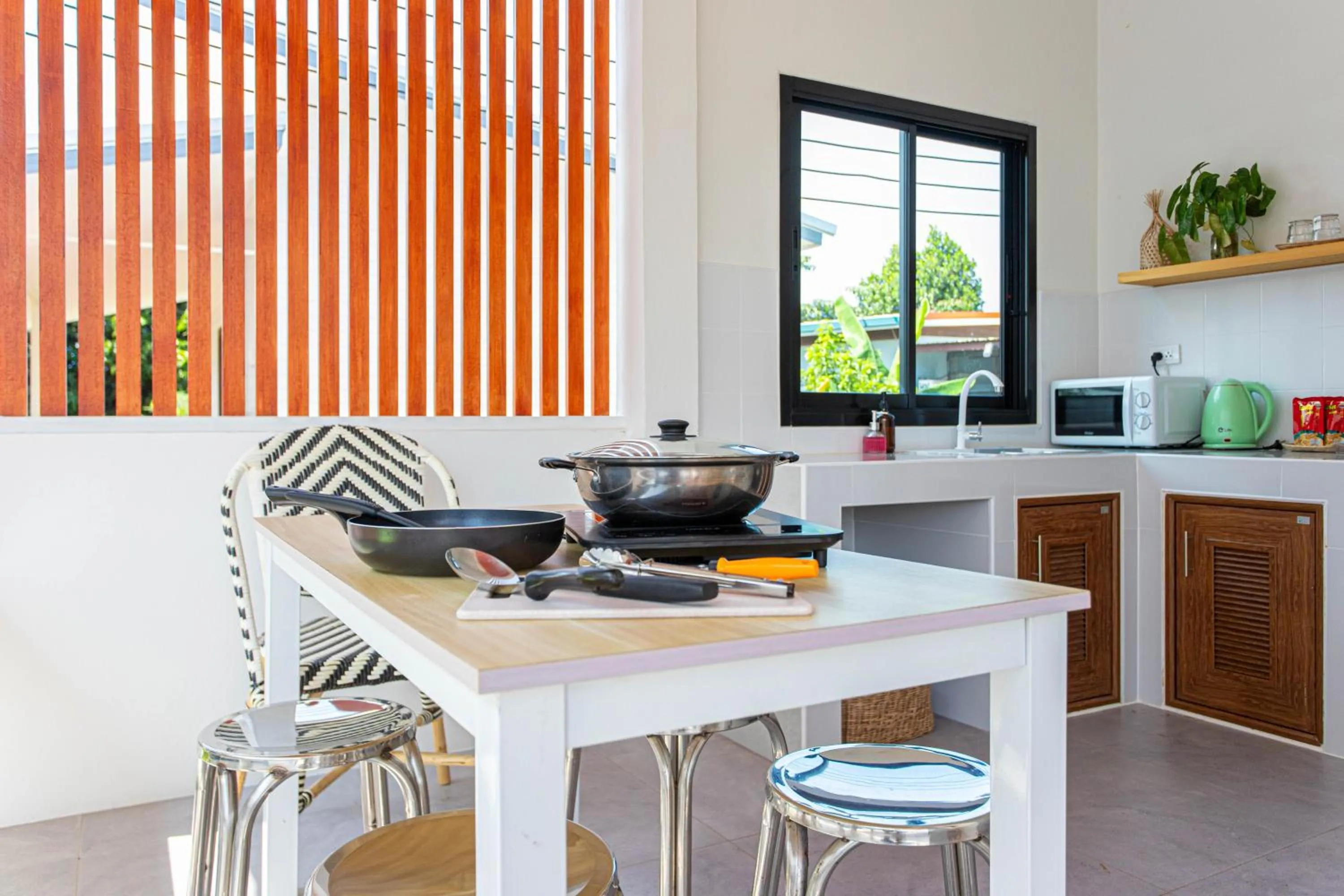 Kitchen or kitchenette in Vawa Guesthouse