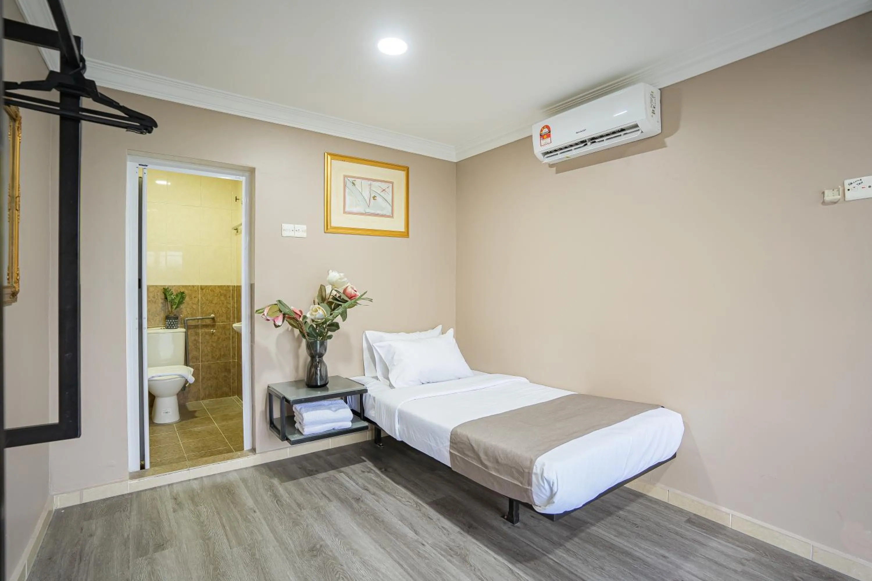 Bed in HOTEL 28 RAPID