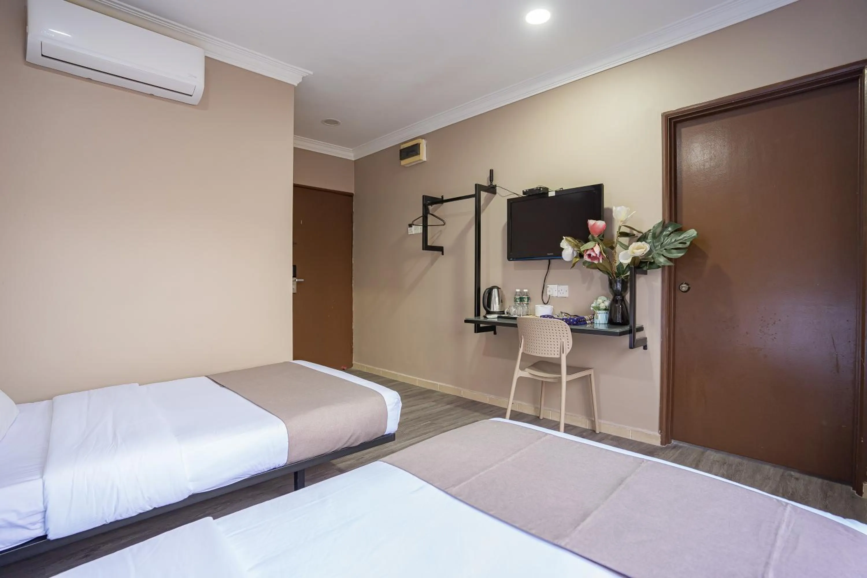 Bed in HOTEL 28 RAPID