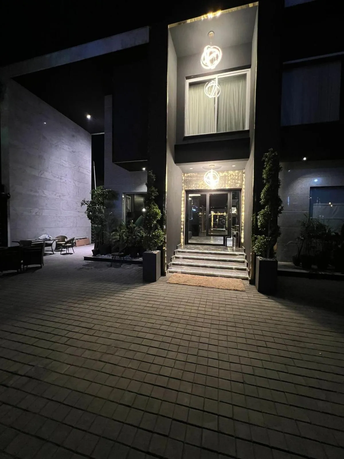 Property building in Villa Vista