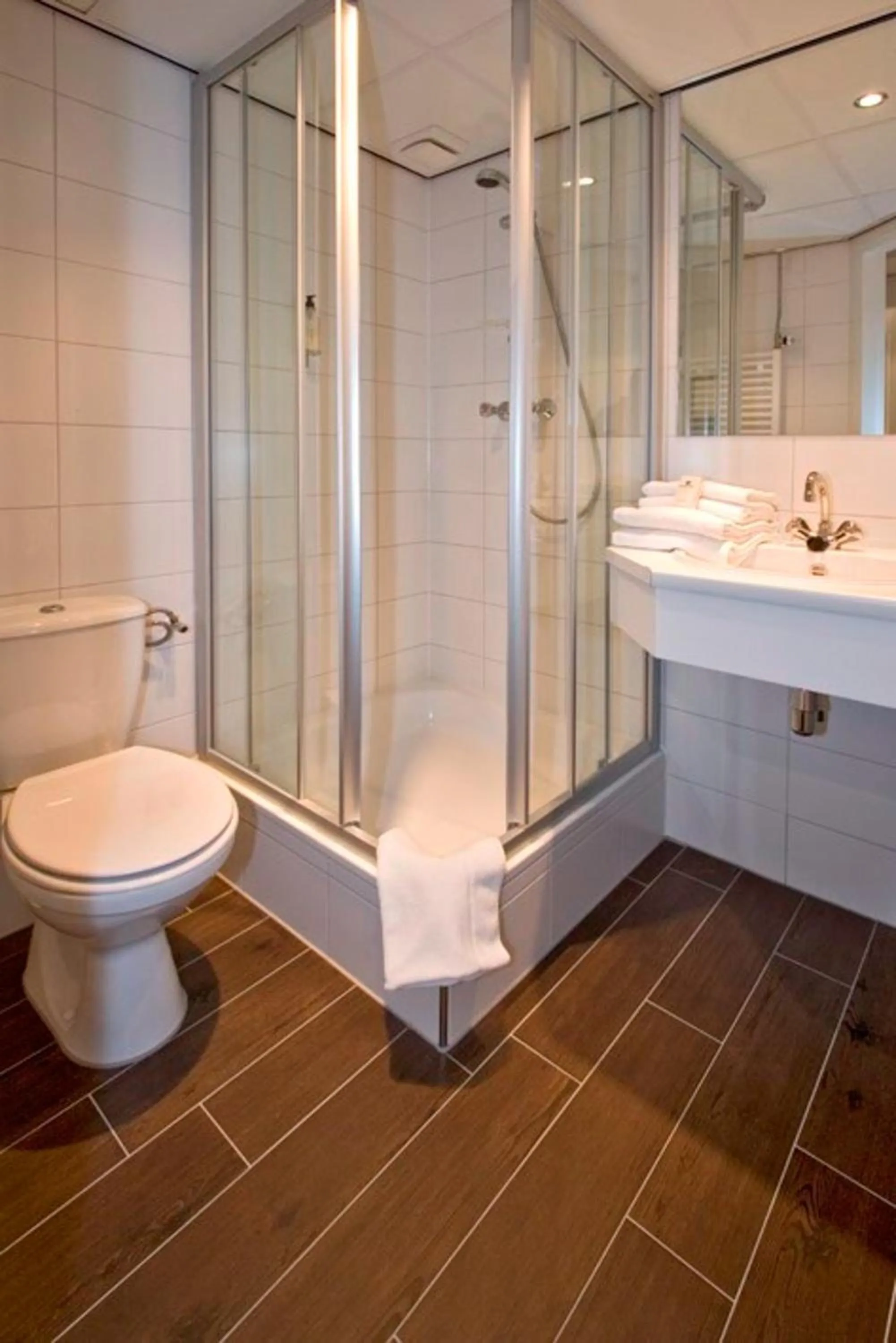 Shower in Sandton Eindhoven Centre - Private parking