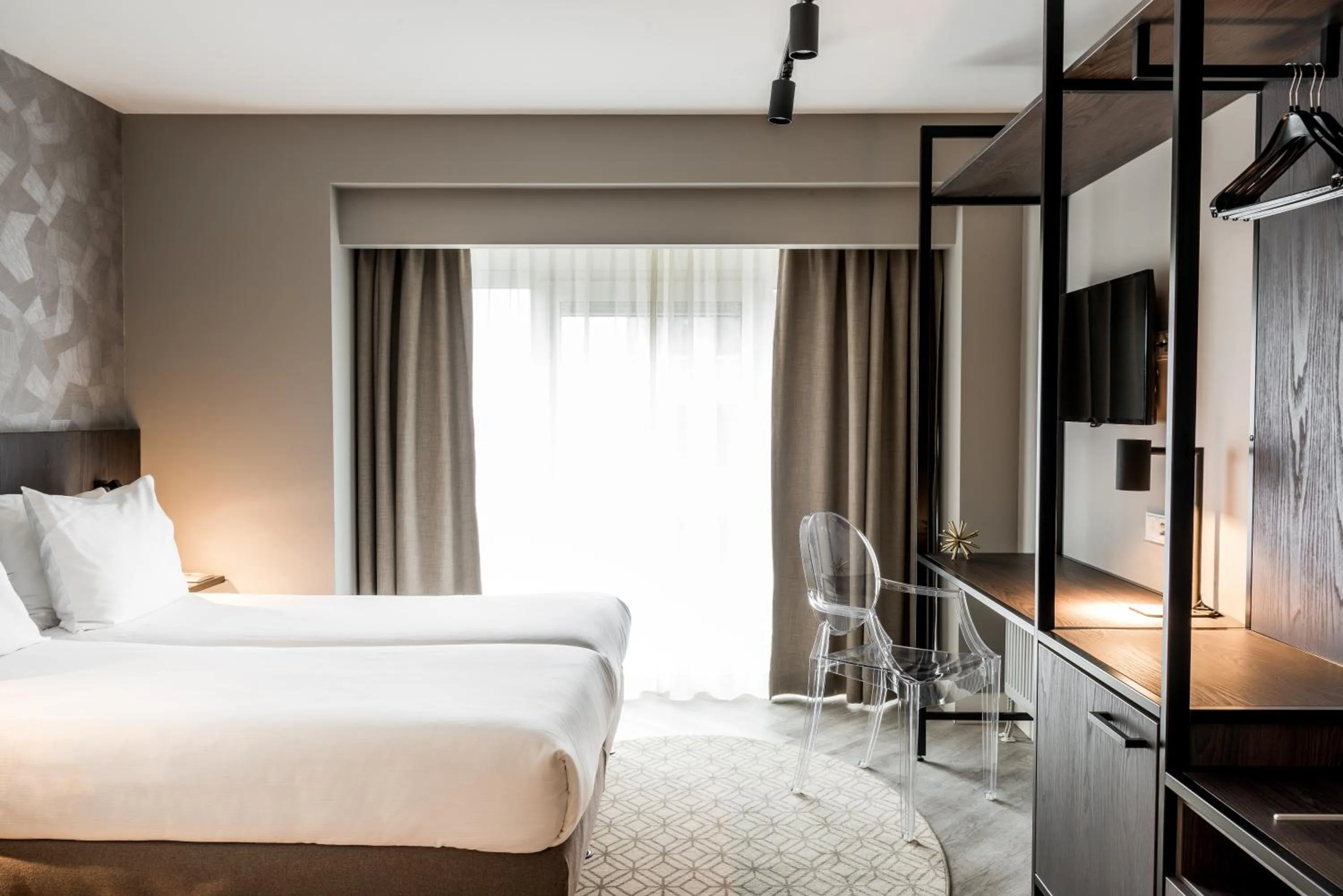 Photo of the whole room, Bed in Sandton Eindhoven Centre - Private parking