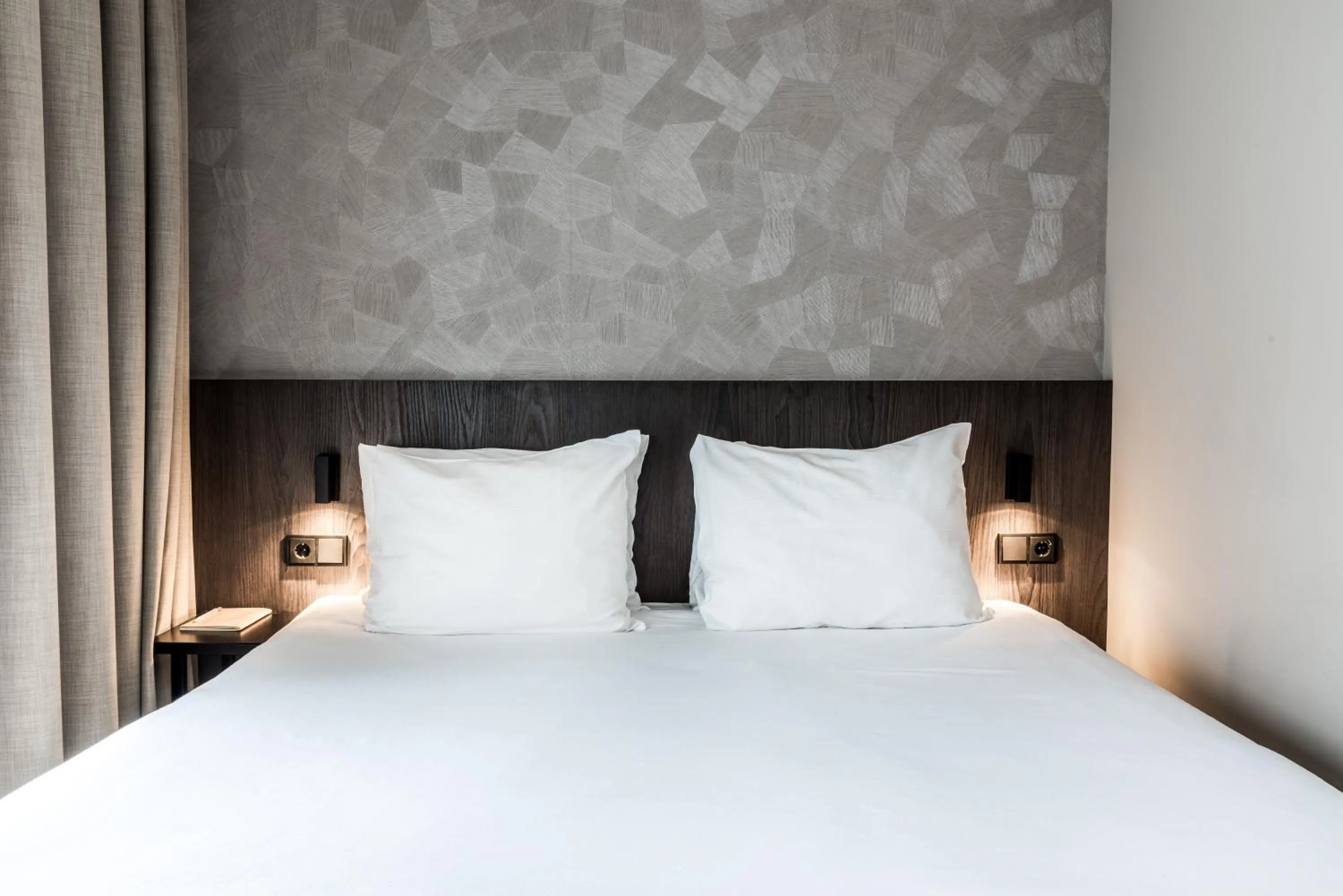 Photo of the whole room, Bed in Sandton Eindhoven Centre - Private parking