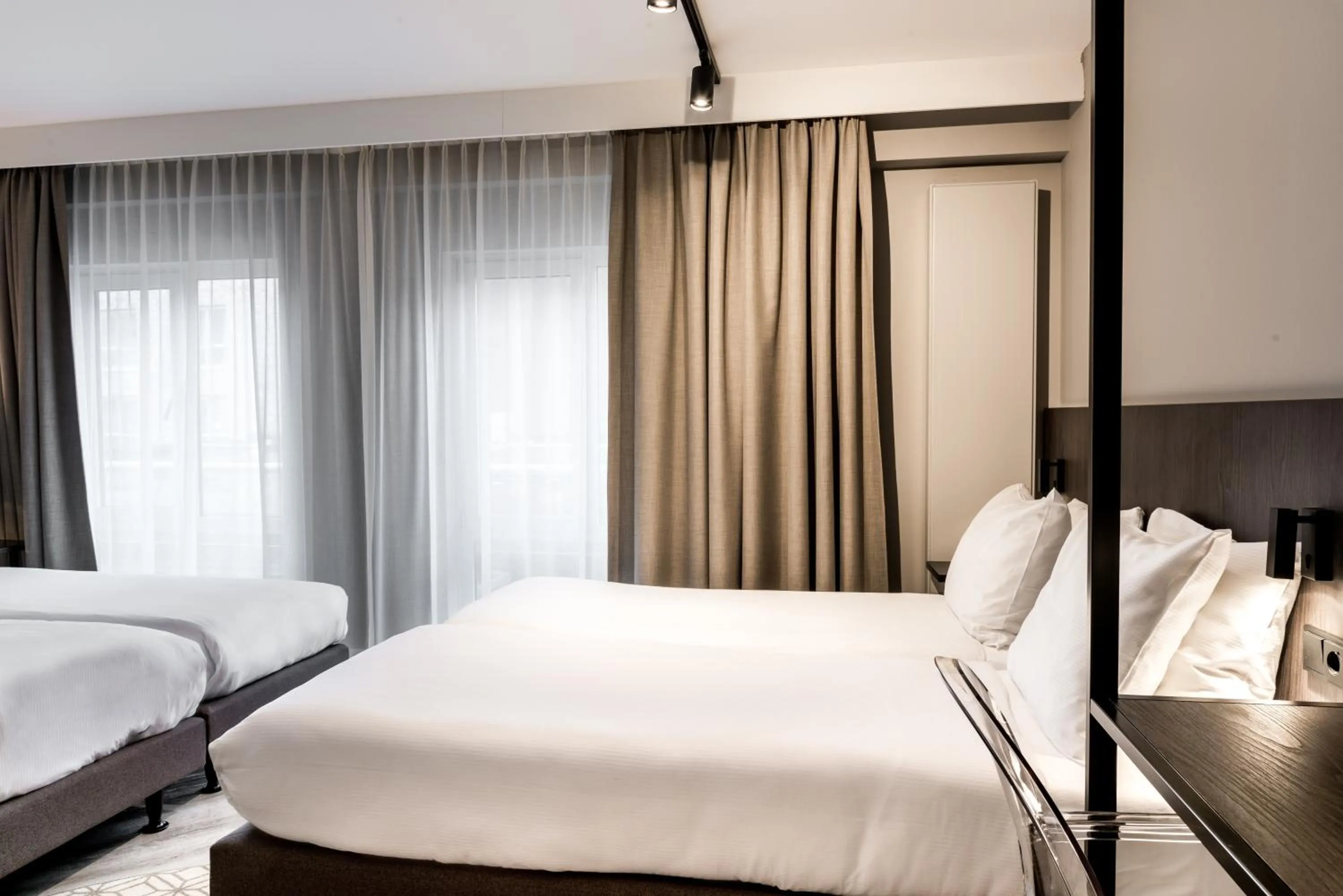 Photo of the whole room, Bed in Sandton Eindhoven Centre - Private parking