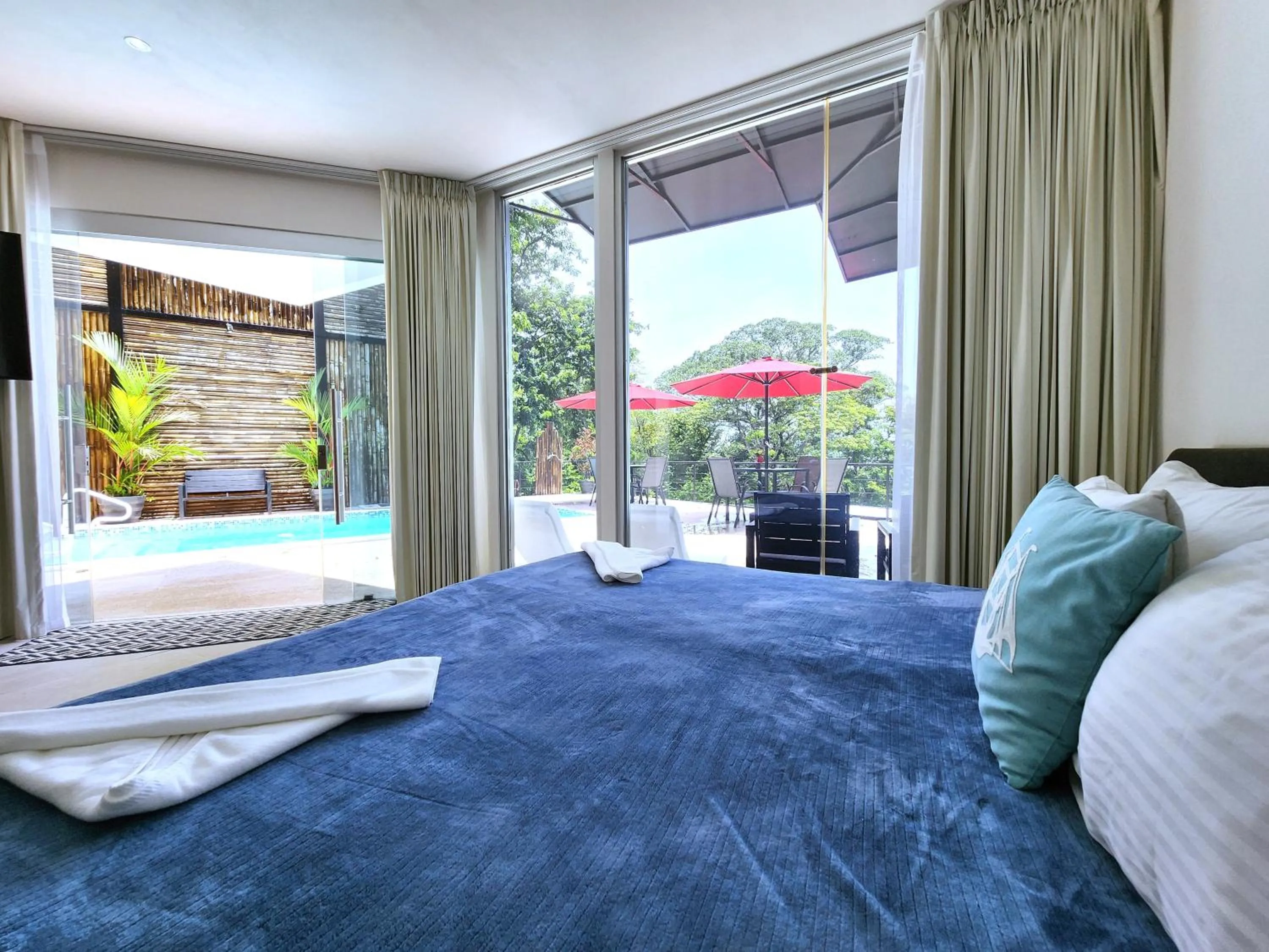 Patio, Bed in Hotel VOS