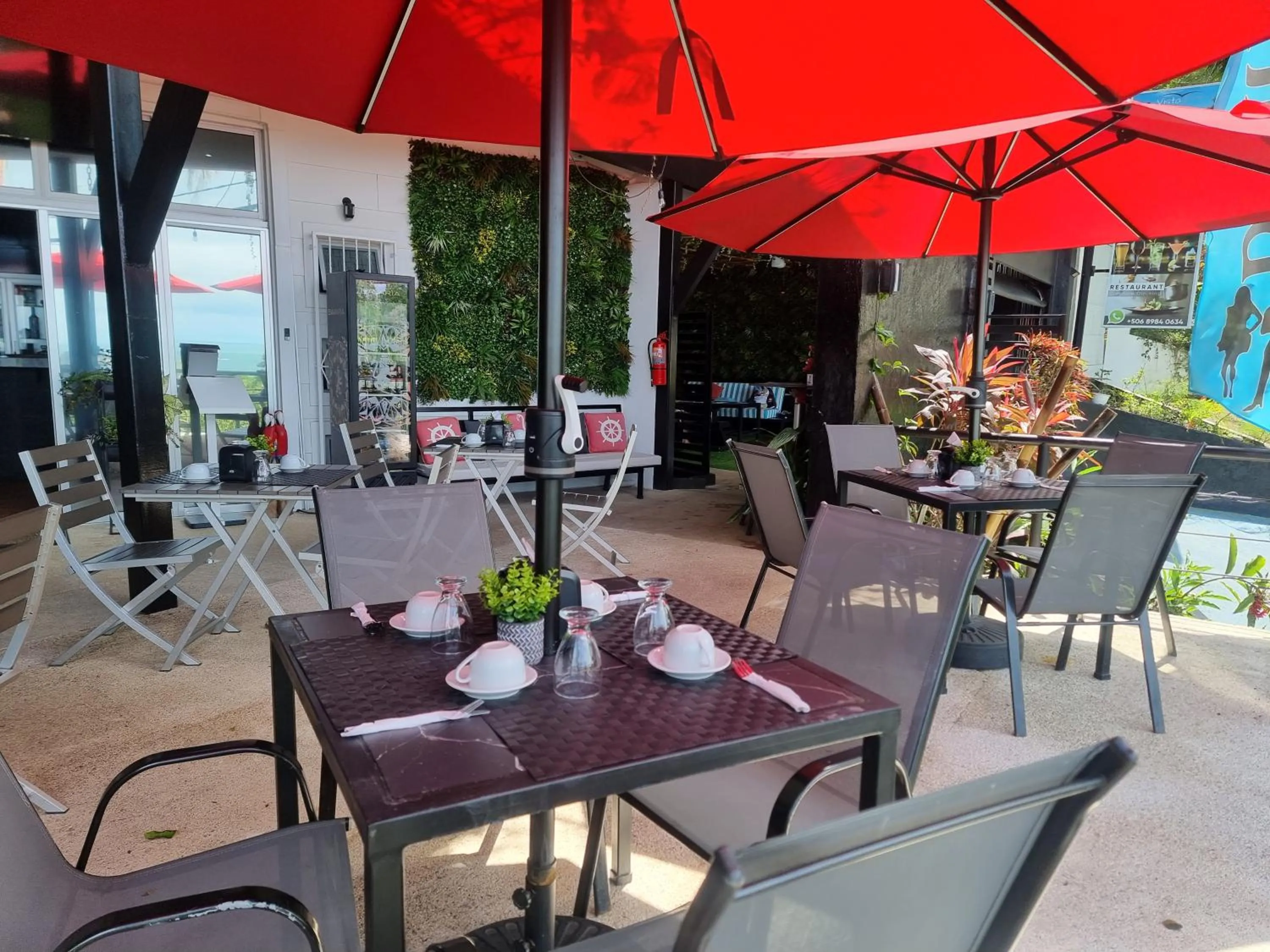 Restaurant/places to eat in Hotel VOS