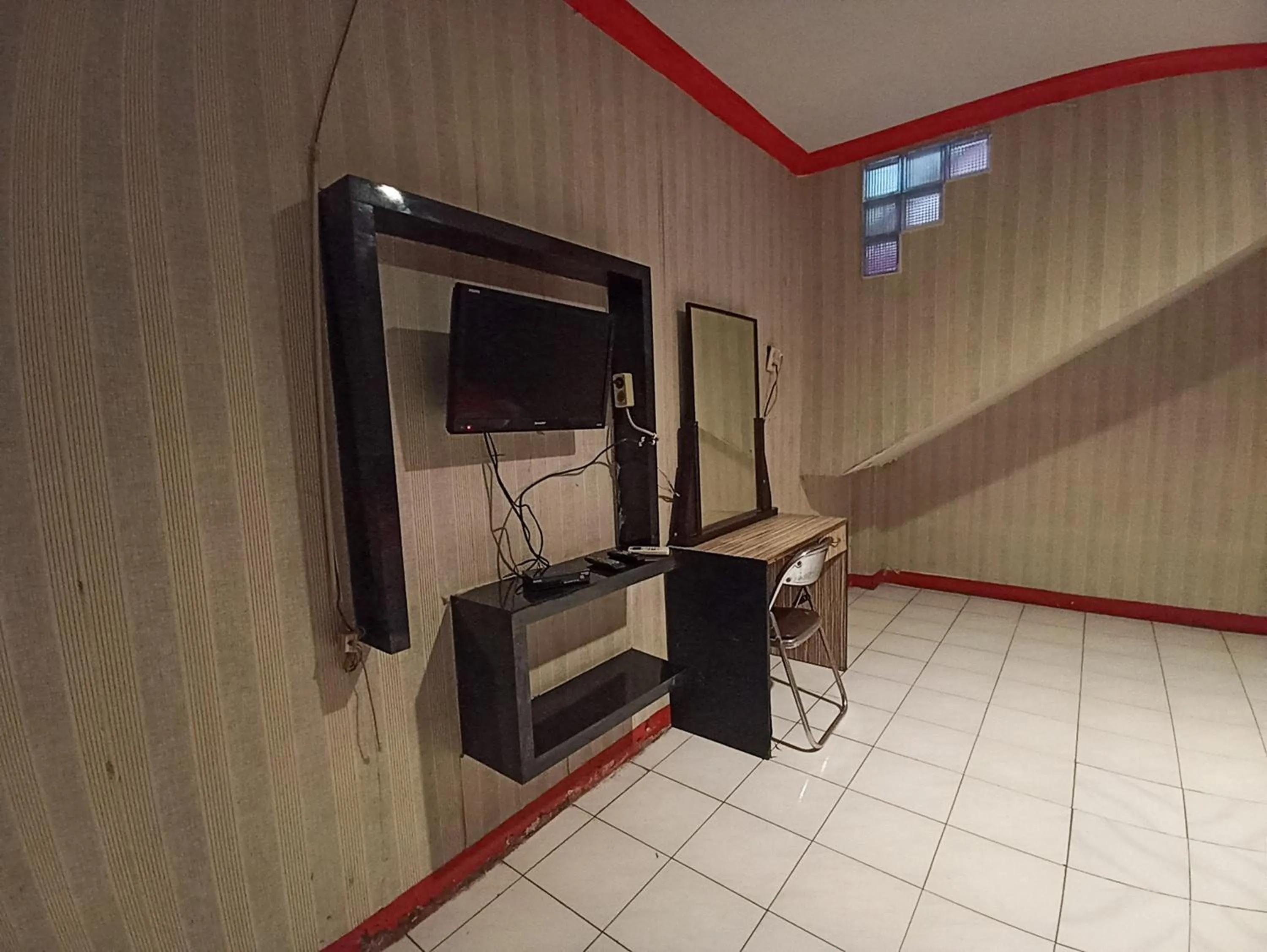 TV and multimedia in RedDoorz near Sam Ratulangi Manado