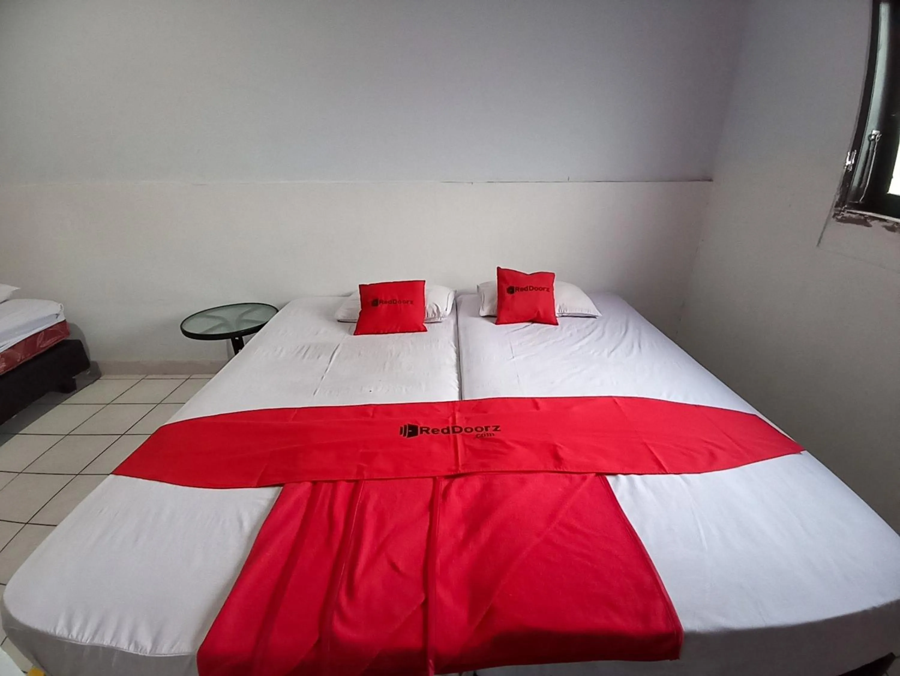 Bedroom, Bed in RedDoorz near Sam Ratulangi Manado