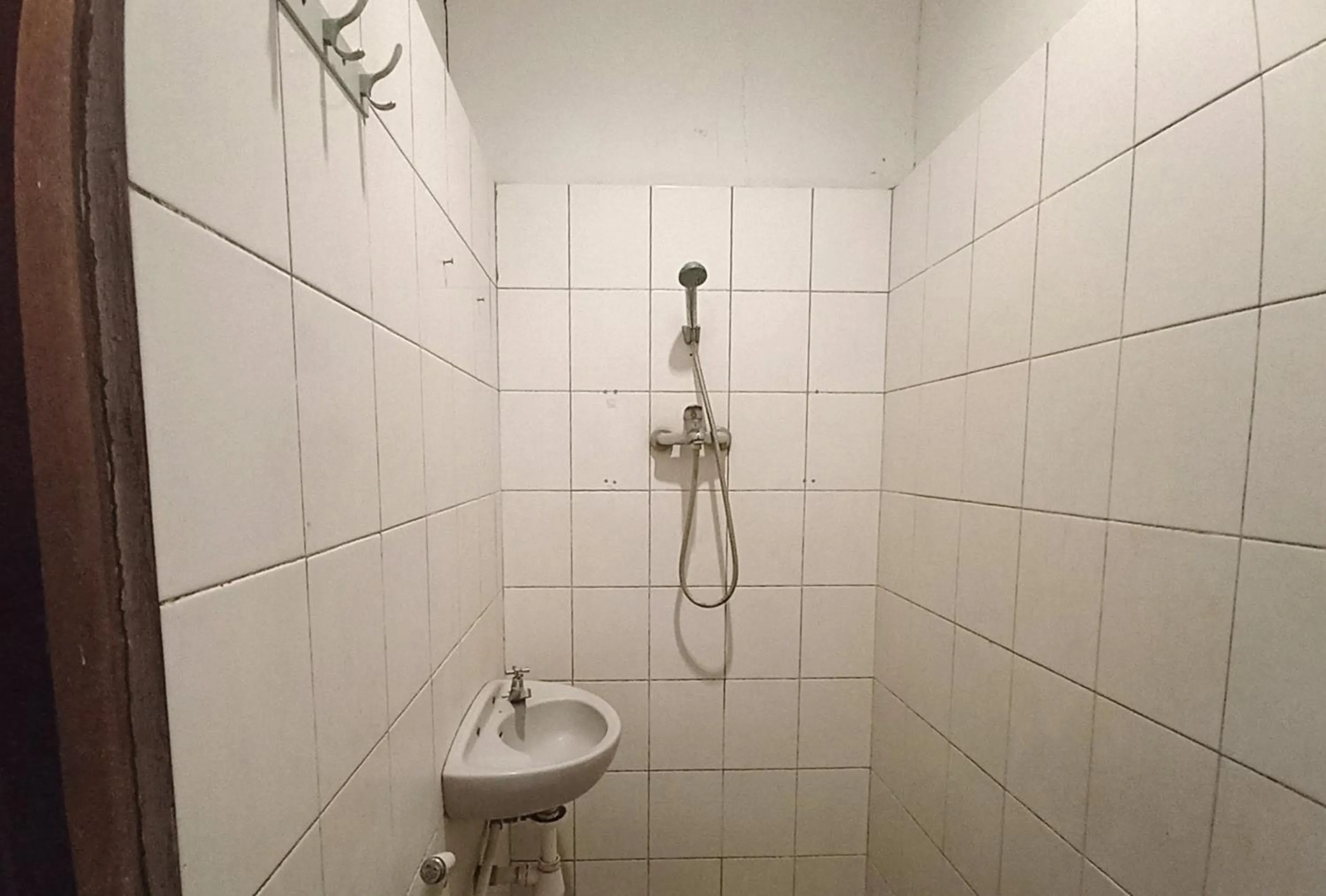 Bathroom in RedDoorz near Sam Ratulangi Manado