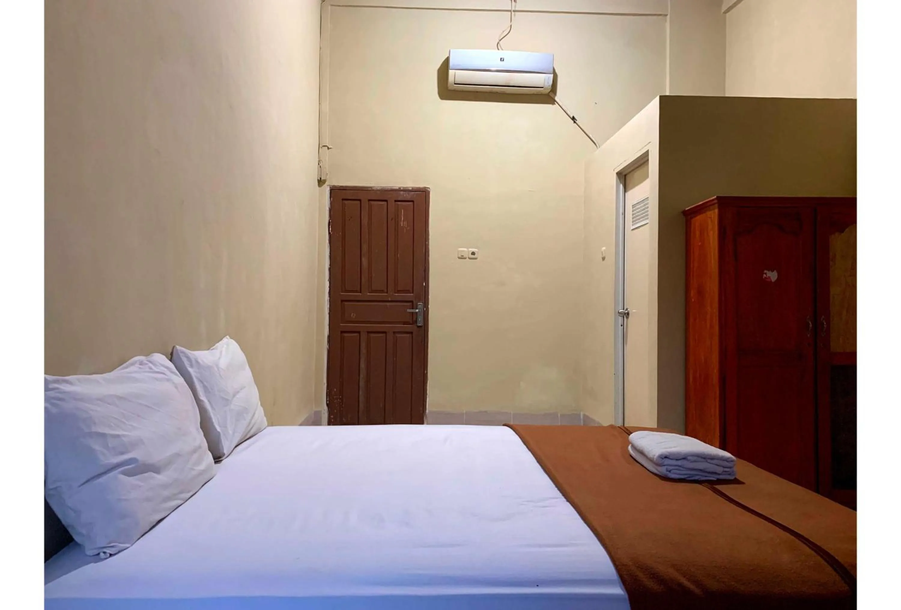 Bedroom, Bed in Hotel O Savira Near Barru