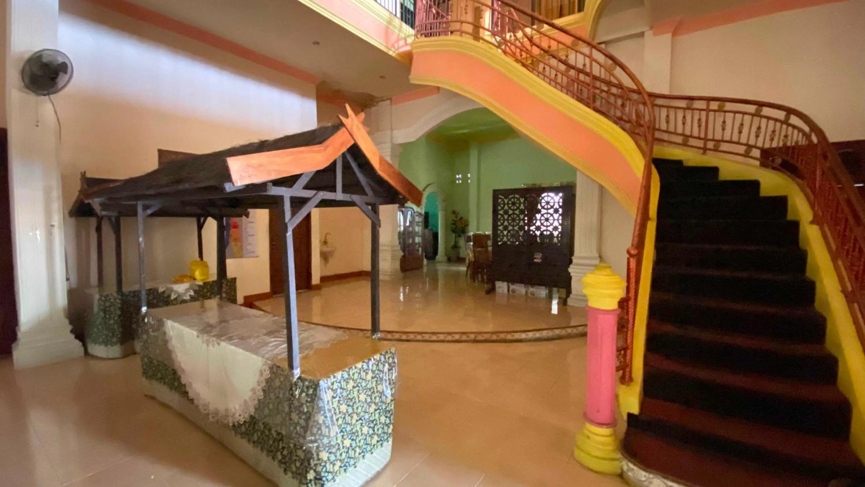 Lobby or reception in Hotel O Savira Near Barru