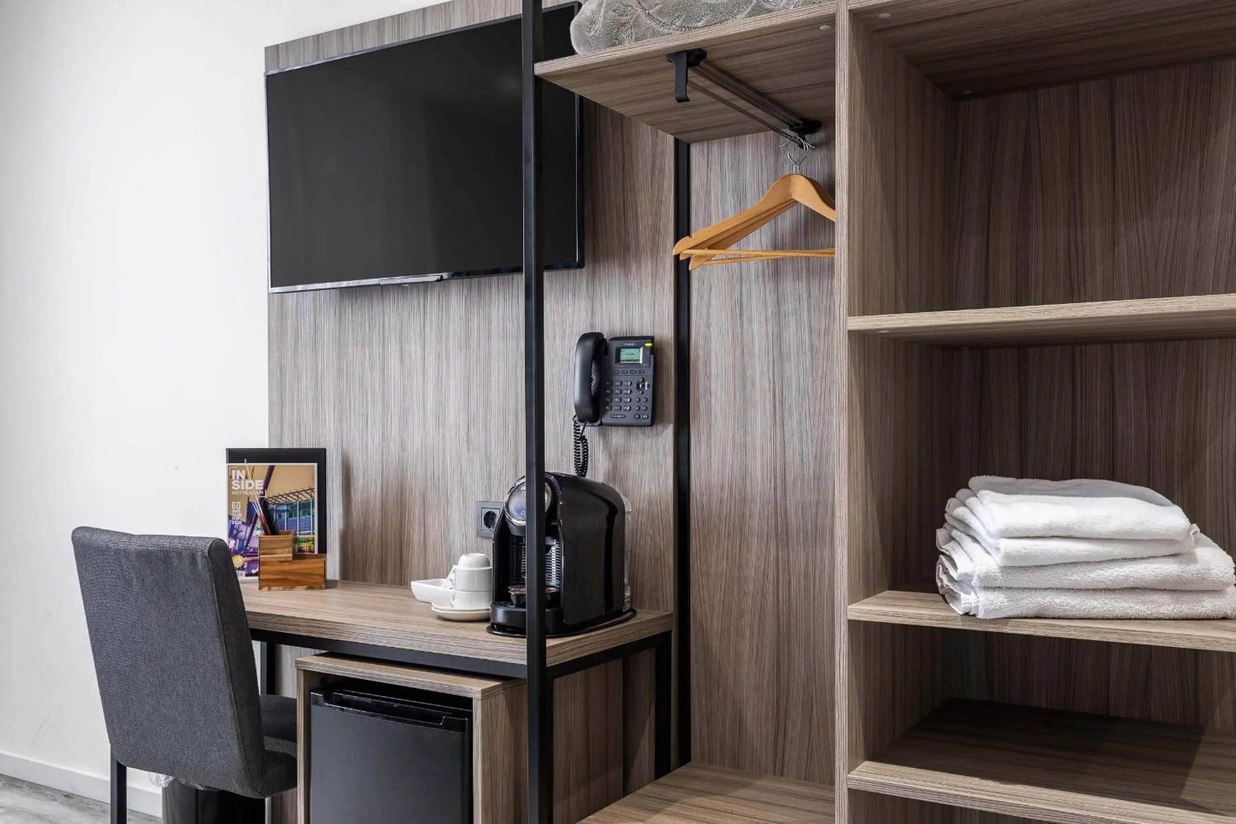 hair dresser in Boutique Hotel Milano Rotterdam-Centre