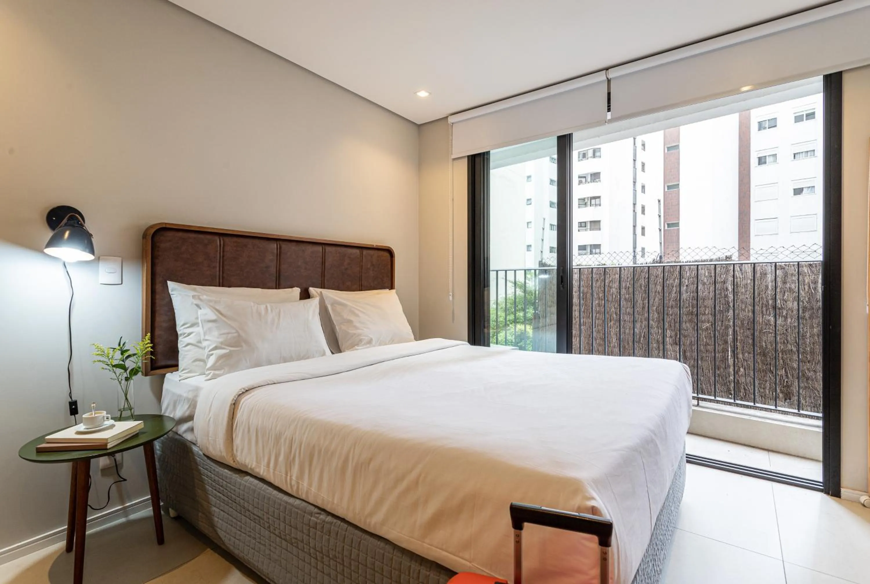 Bed in Next Home Design by Viva - Apartamentos em prédio próximo ao Parque do Ibirapuera
