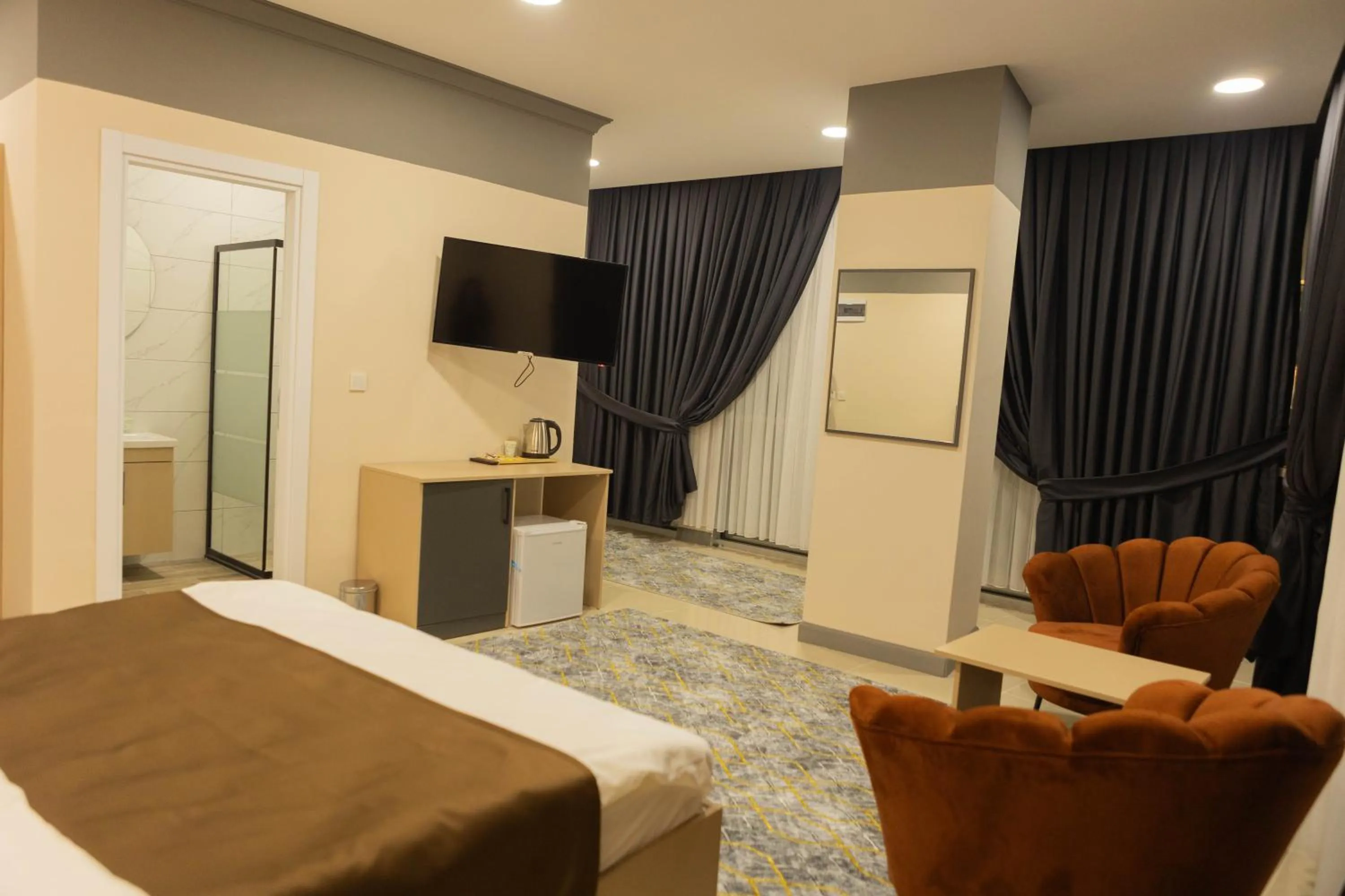 Photo of the whole room, Bed in City Night Suites & Hotels