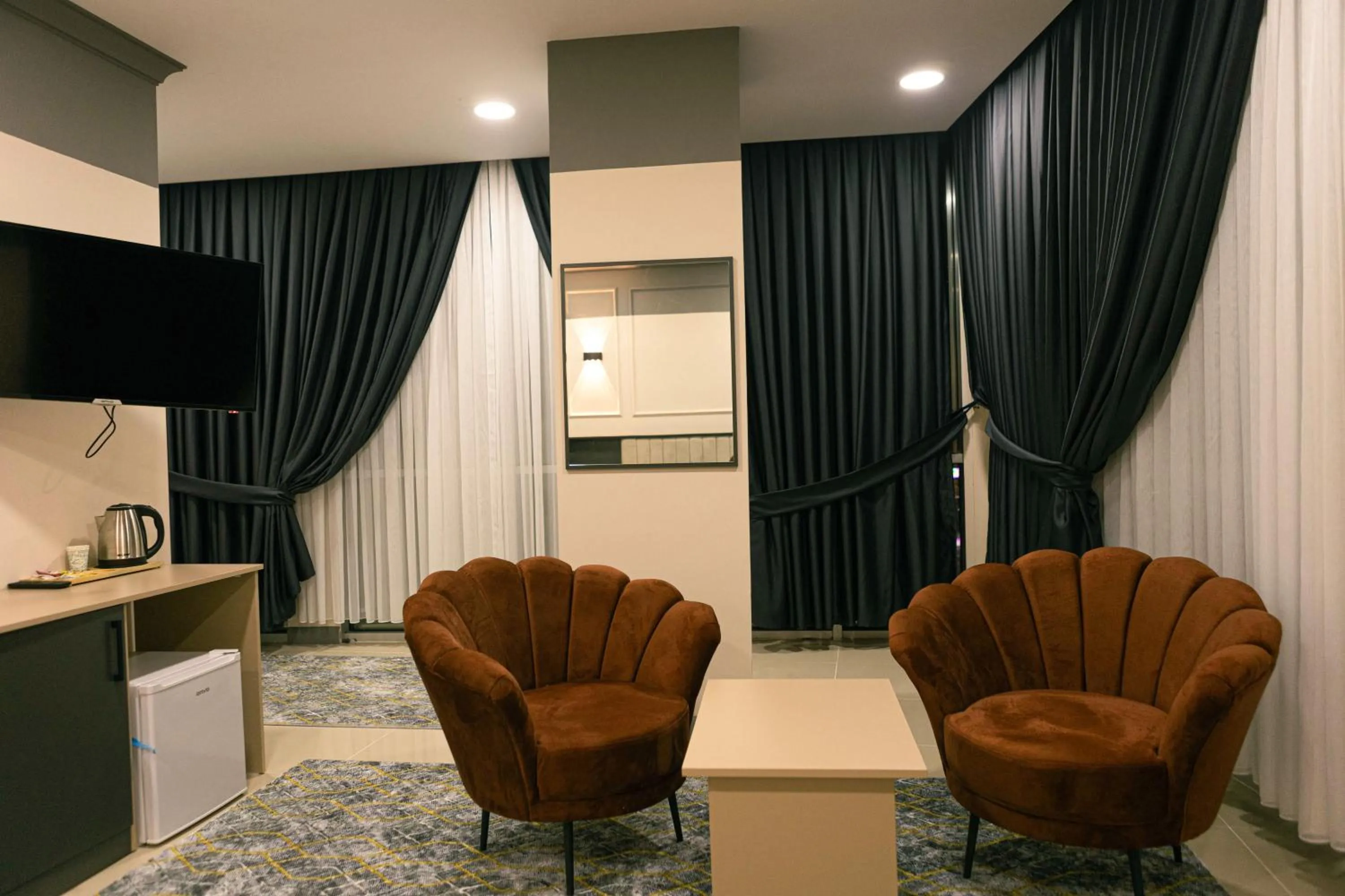Seating area in City Night Suites & Hotels