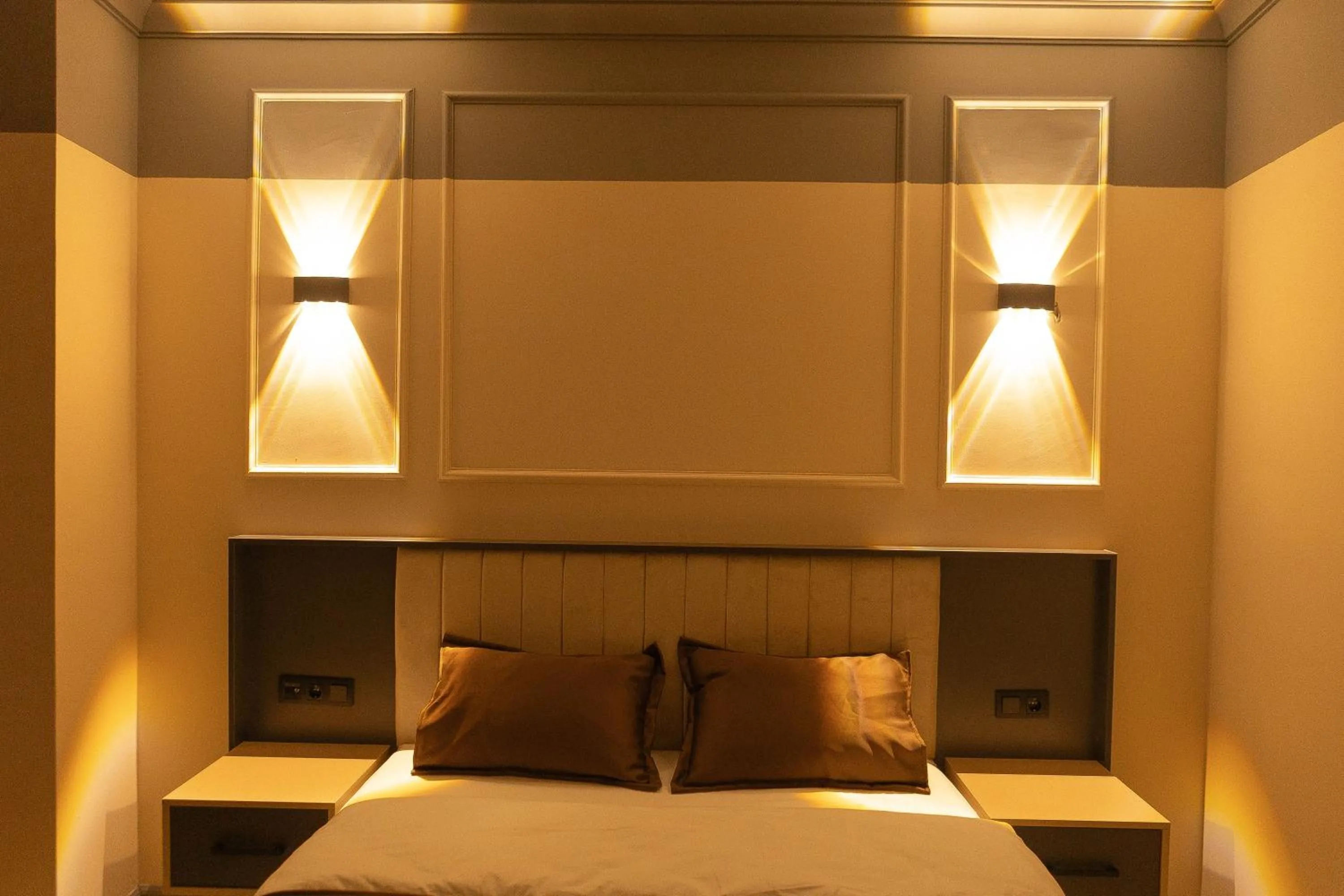 Bed in City Night Suites & Hotels