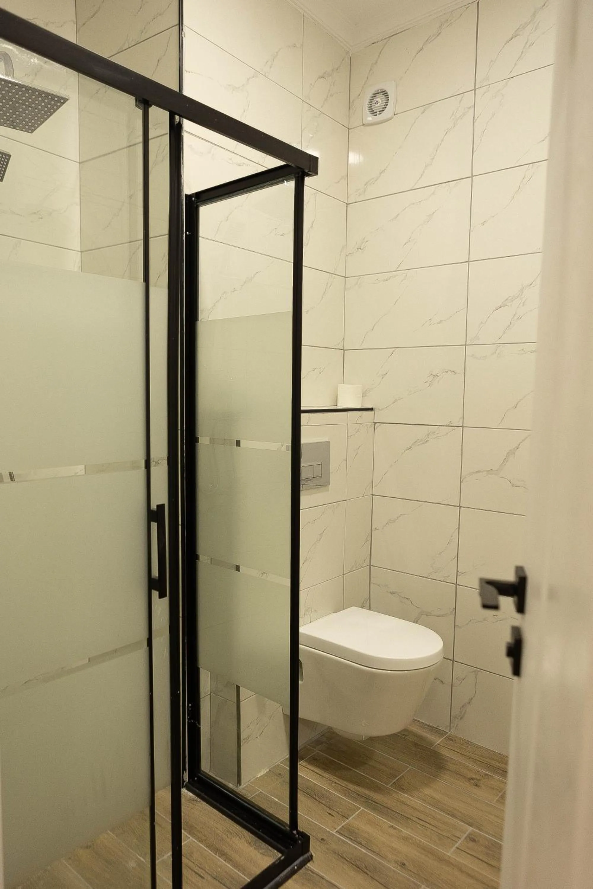 Shower in City Night Suites & Hotels
