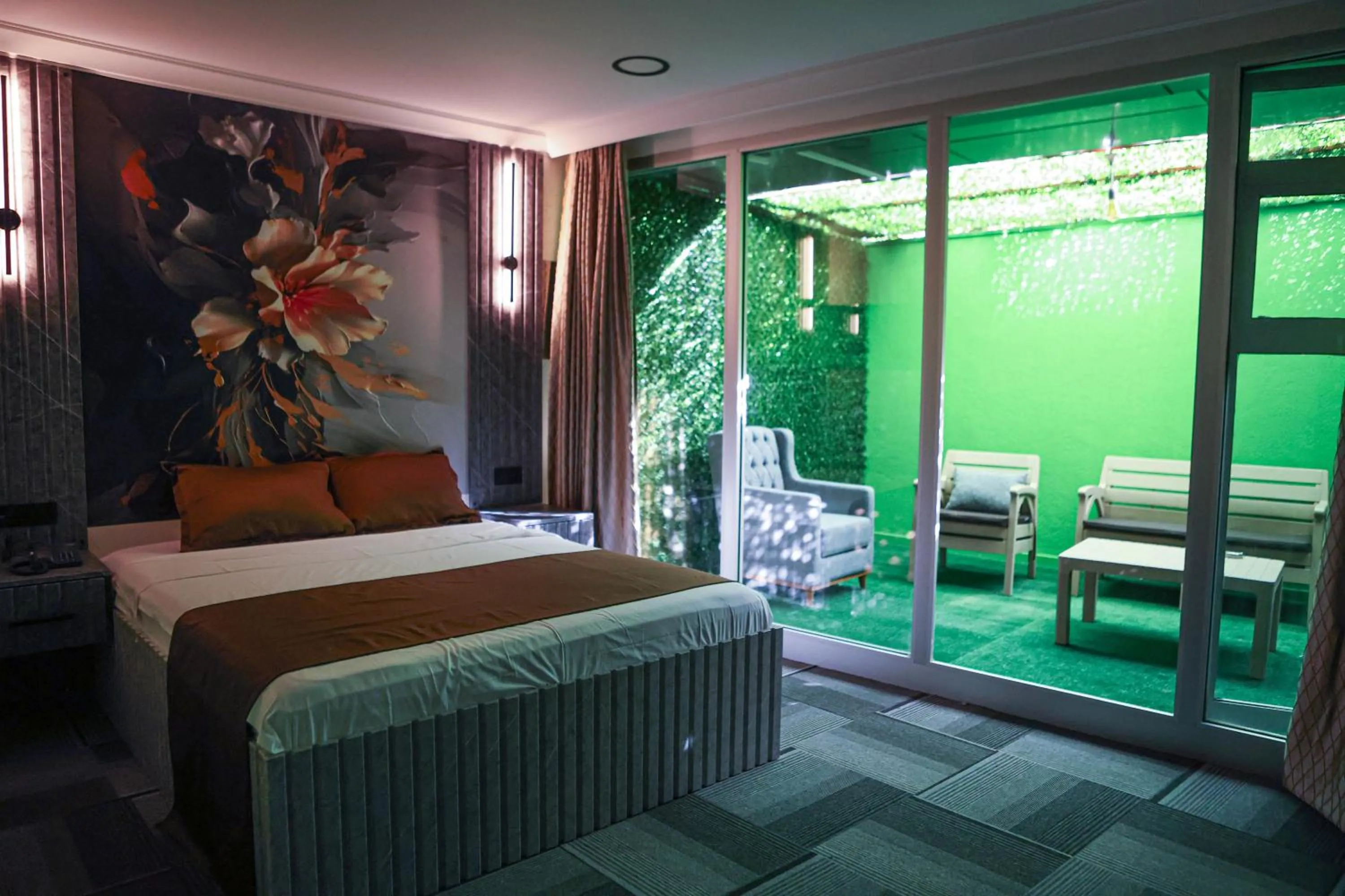 Bedroom, Bed in City Night Suites & Hotels