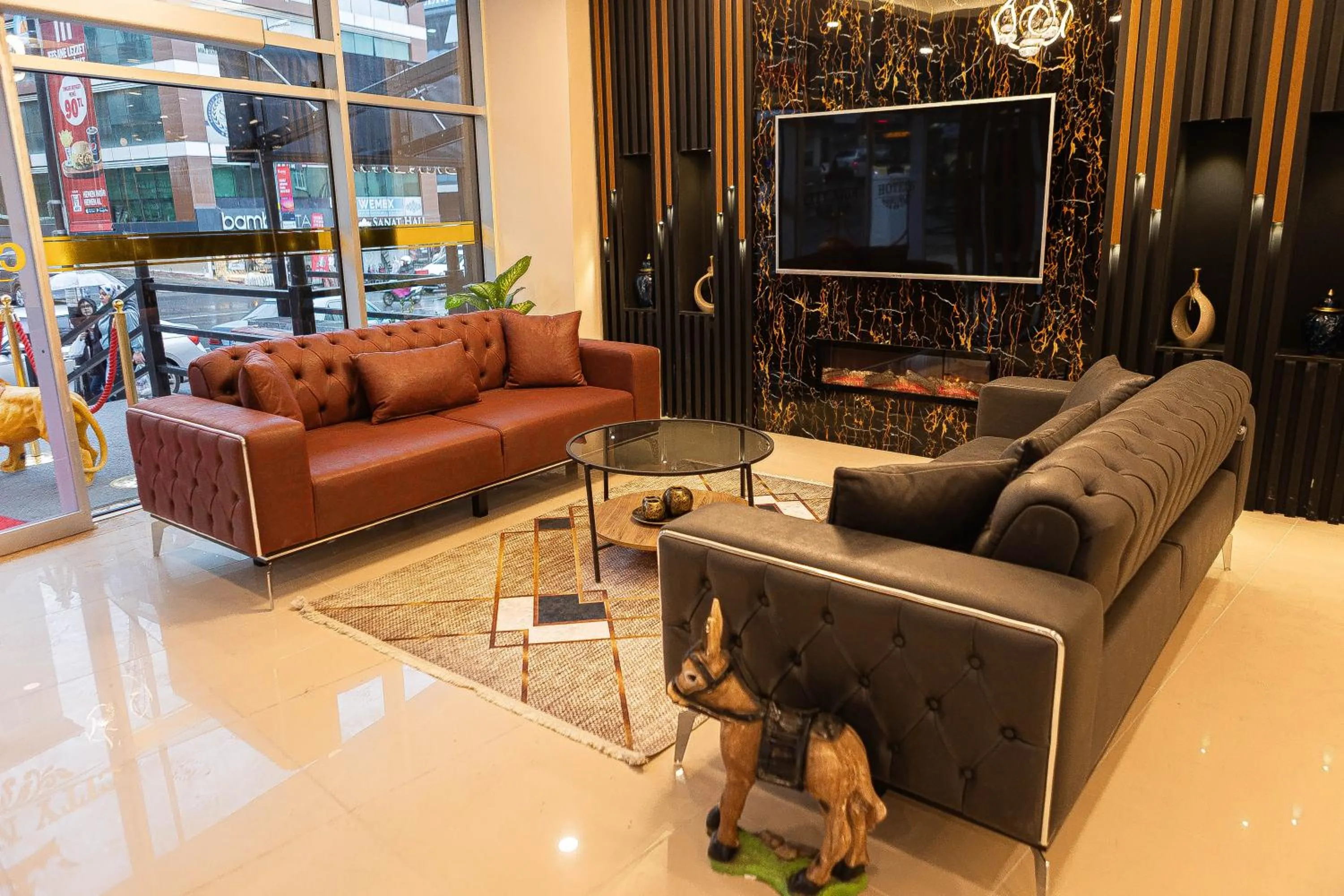 Communal lounge/ TV room in City Night Suites & Hotels