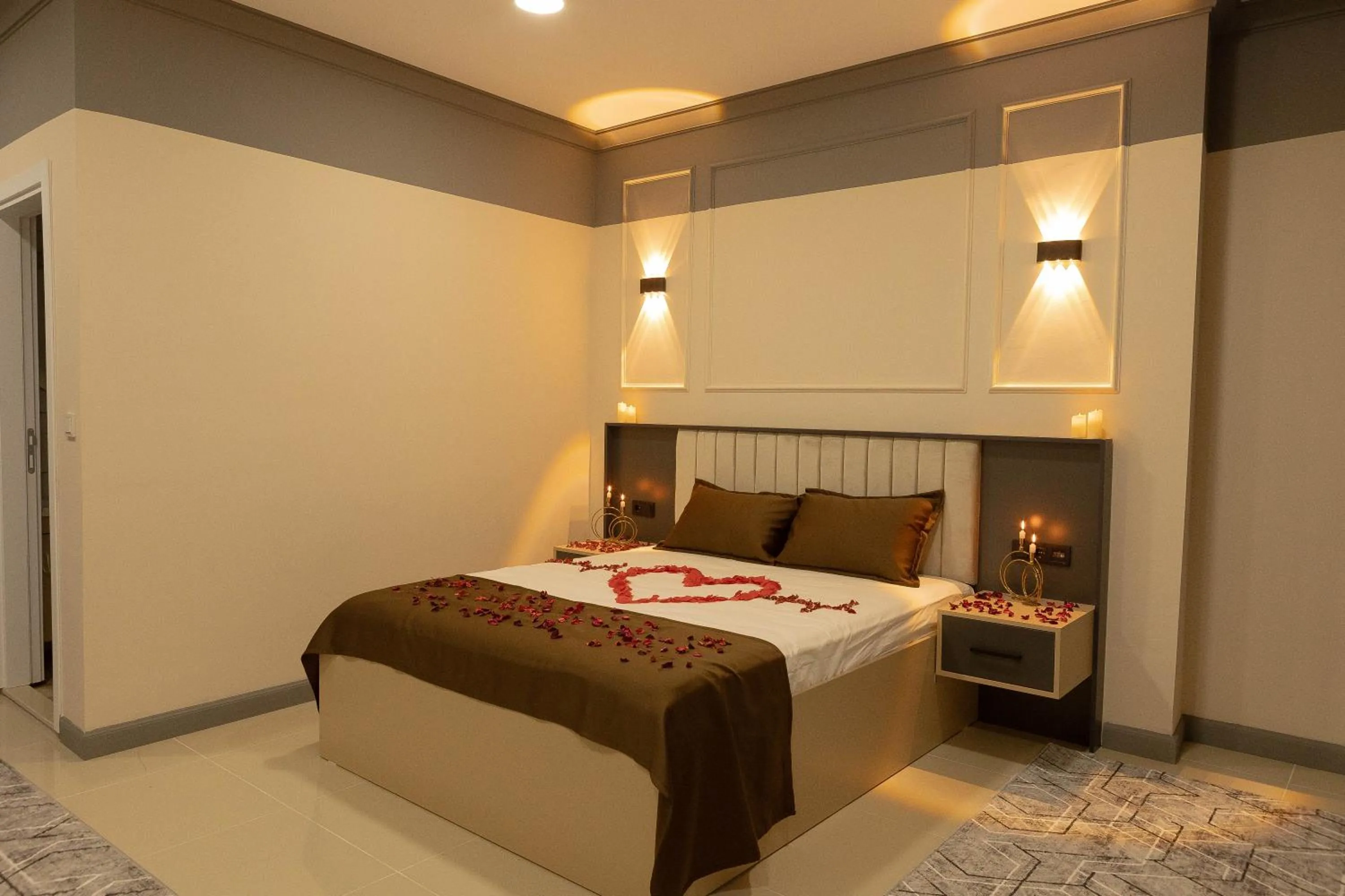 Bedroom, Bed in City Night Suites & Hotels