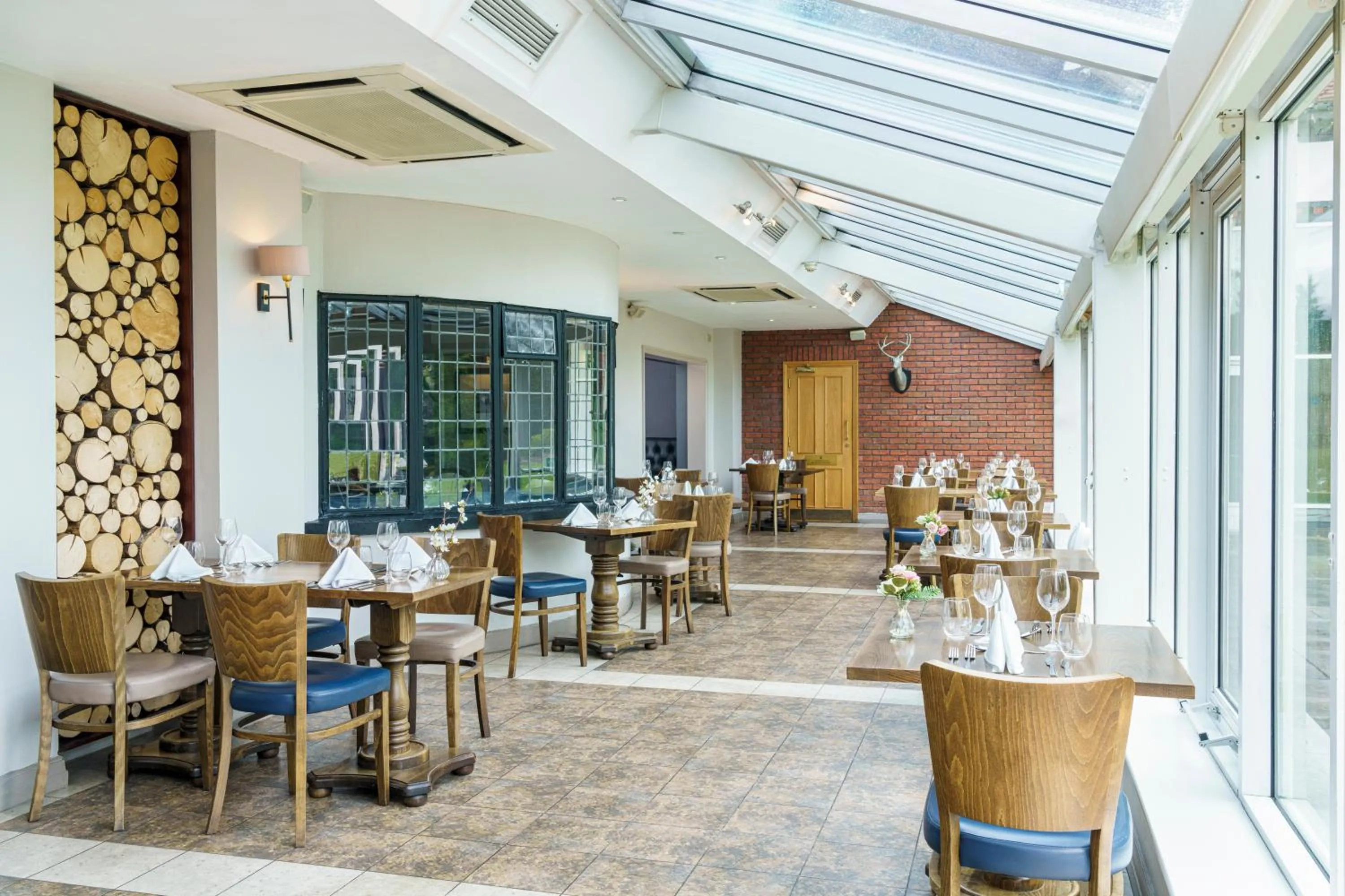 Restaurant/places to eat in Macdonald Craxton Wood Hotel & Spa