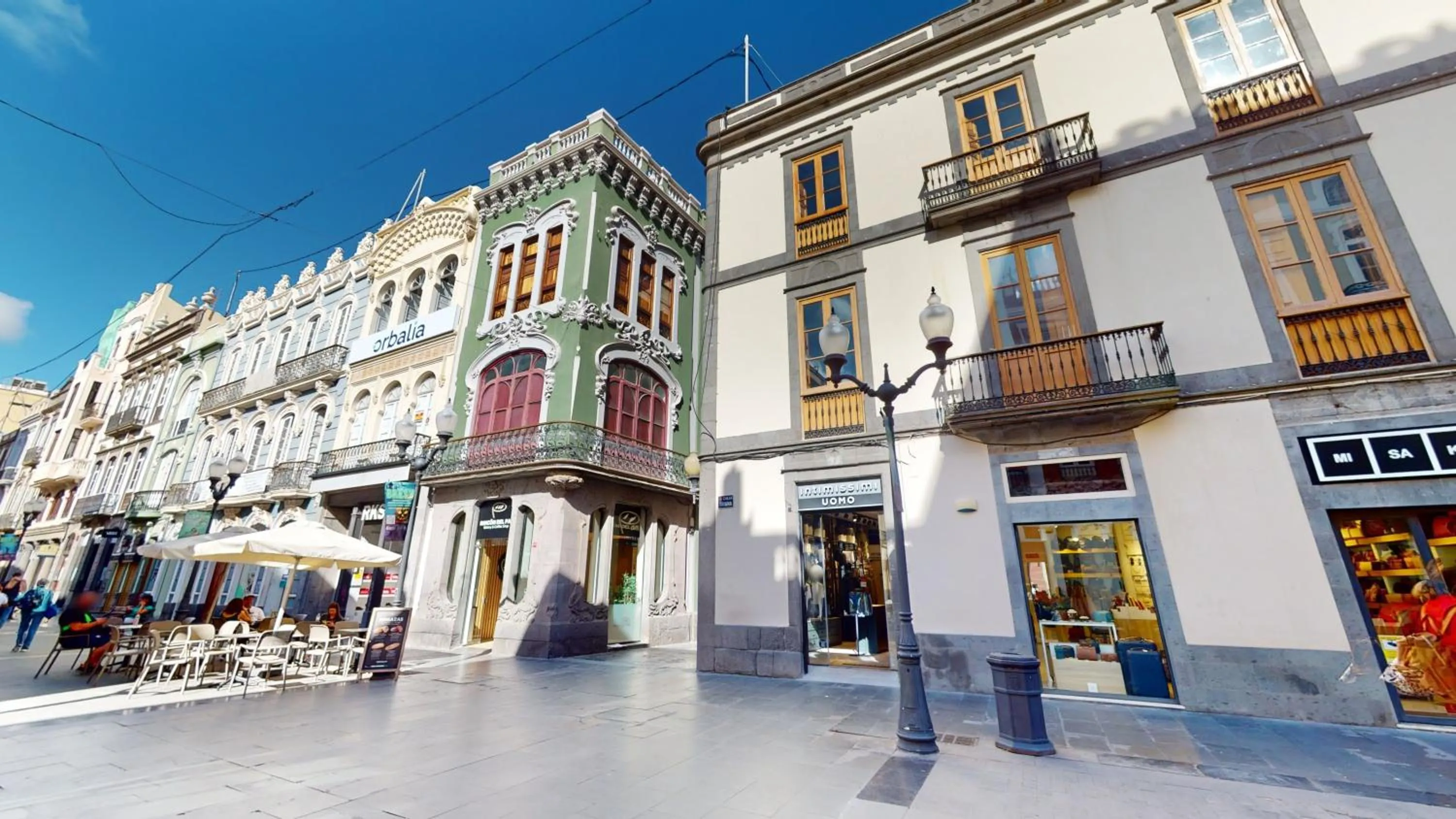 Property building in Triana Rooms EH