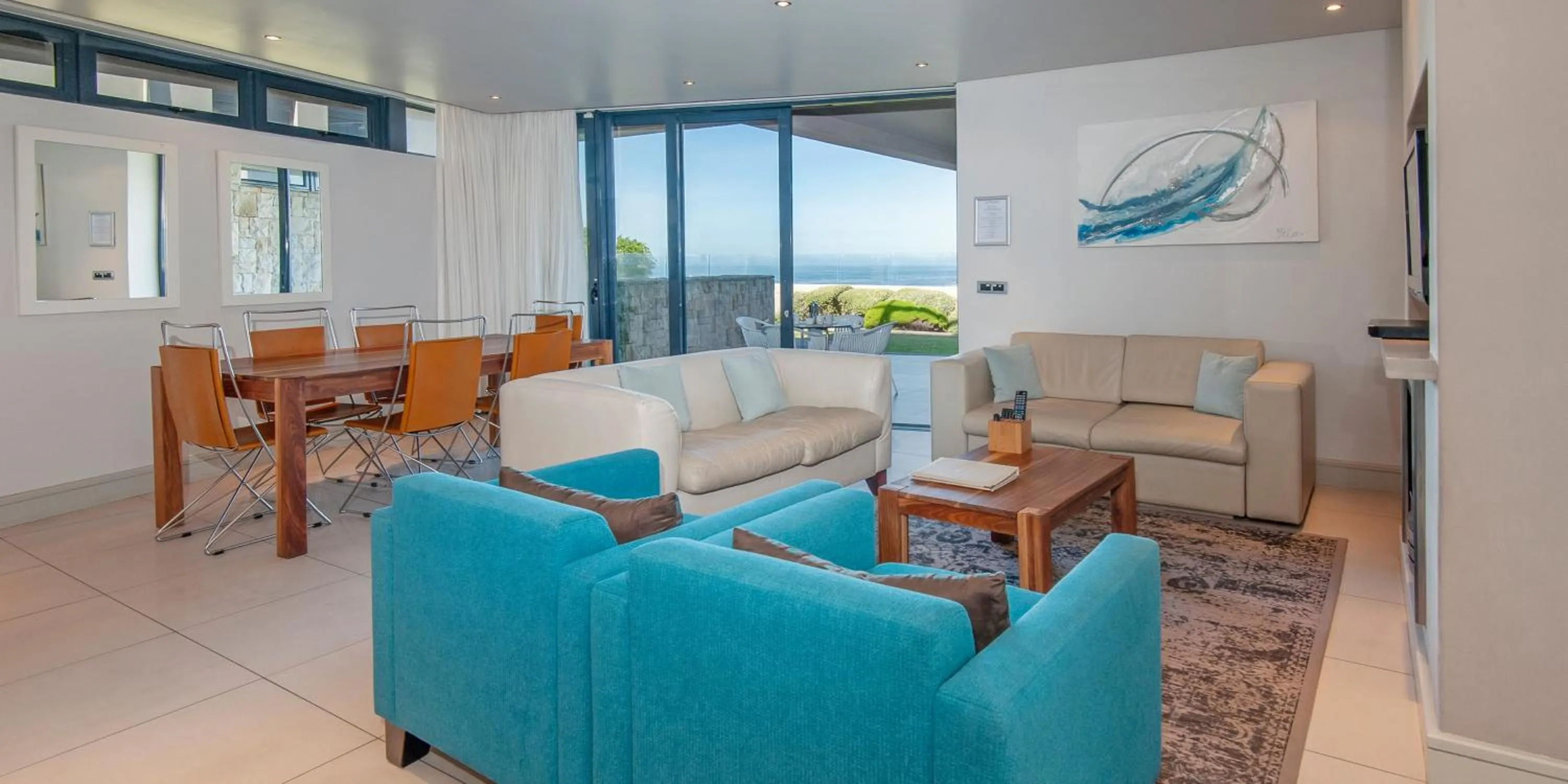 Seating area in Harbour House Hotel - Le Paradis Apartments