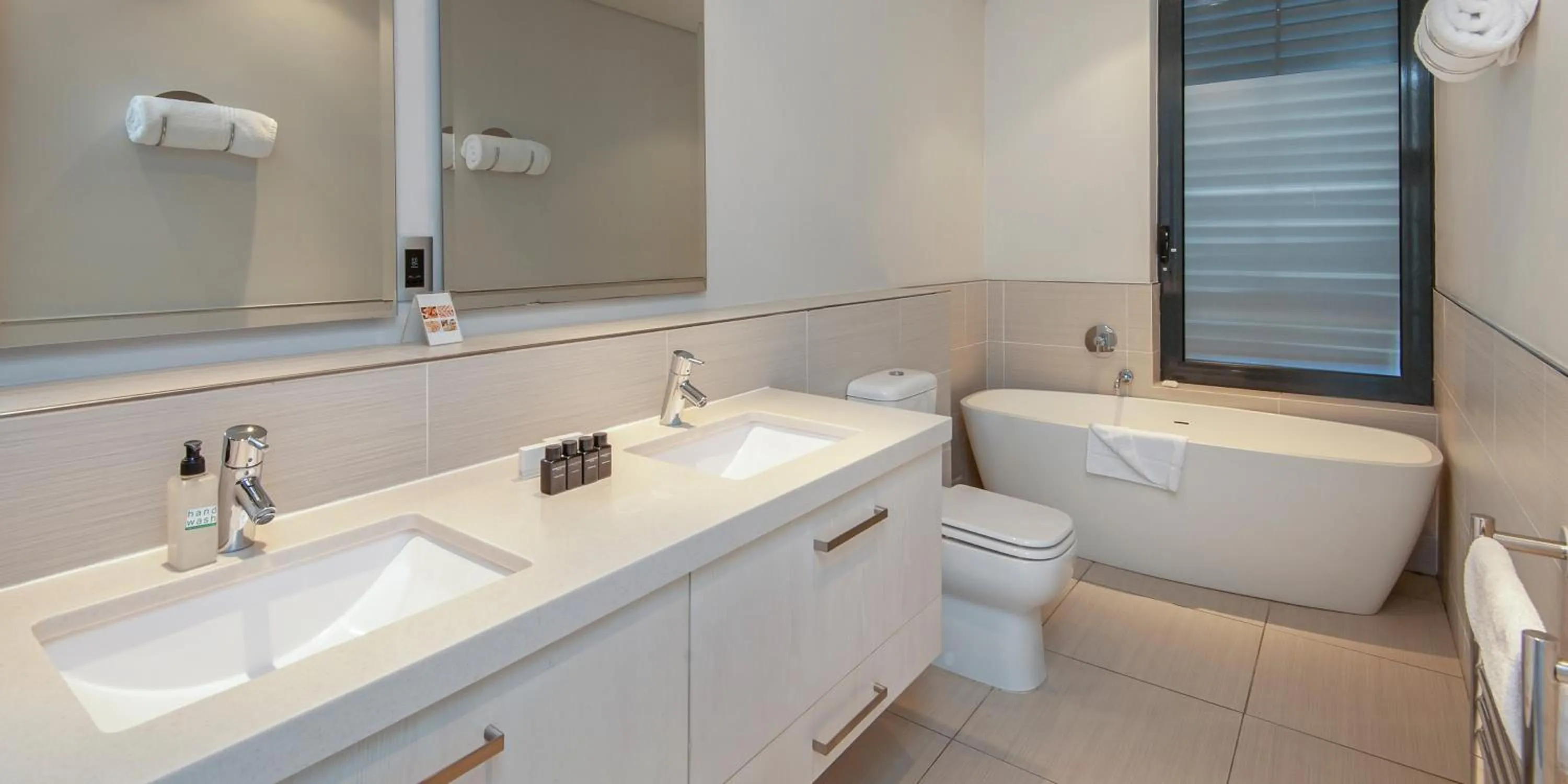 Bathroom in Harbour House Hotel - Le Paradis Apartments