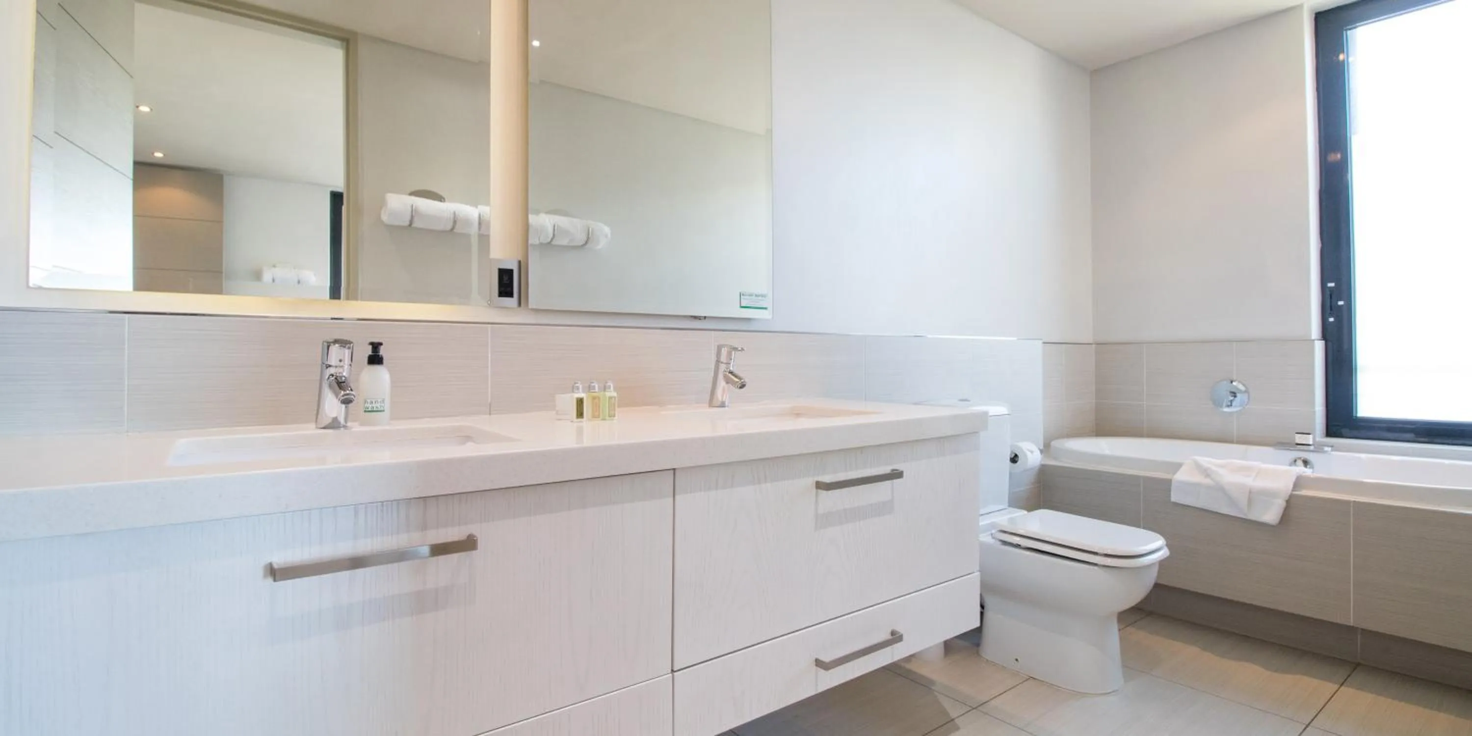 Bathroom in Harbour House Hotel - Le Paradis Apartments