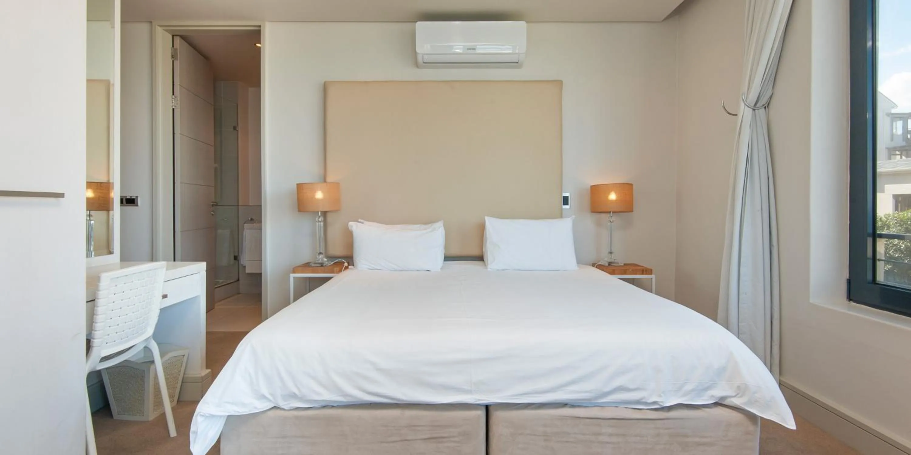 Bedroom, Bed in Harbour House Hotel - Le Paradis Apartments