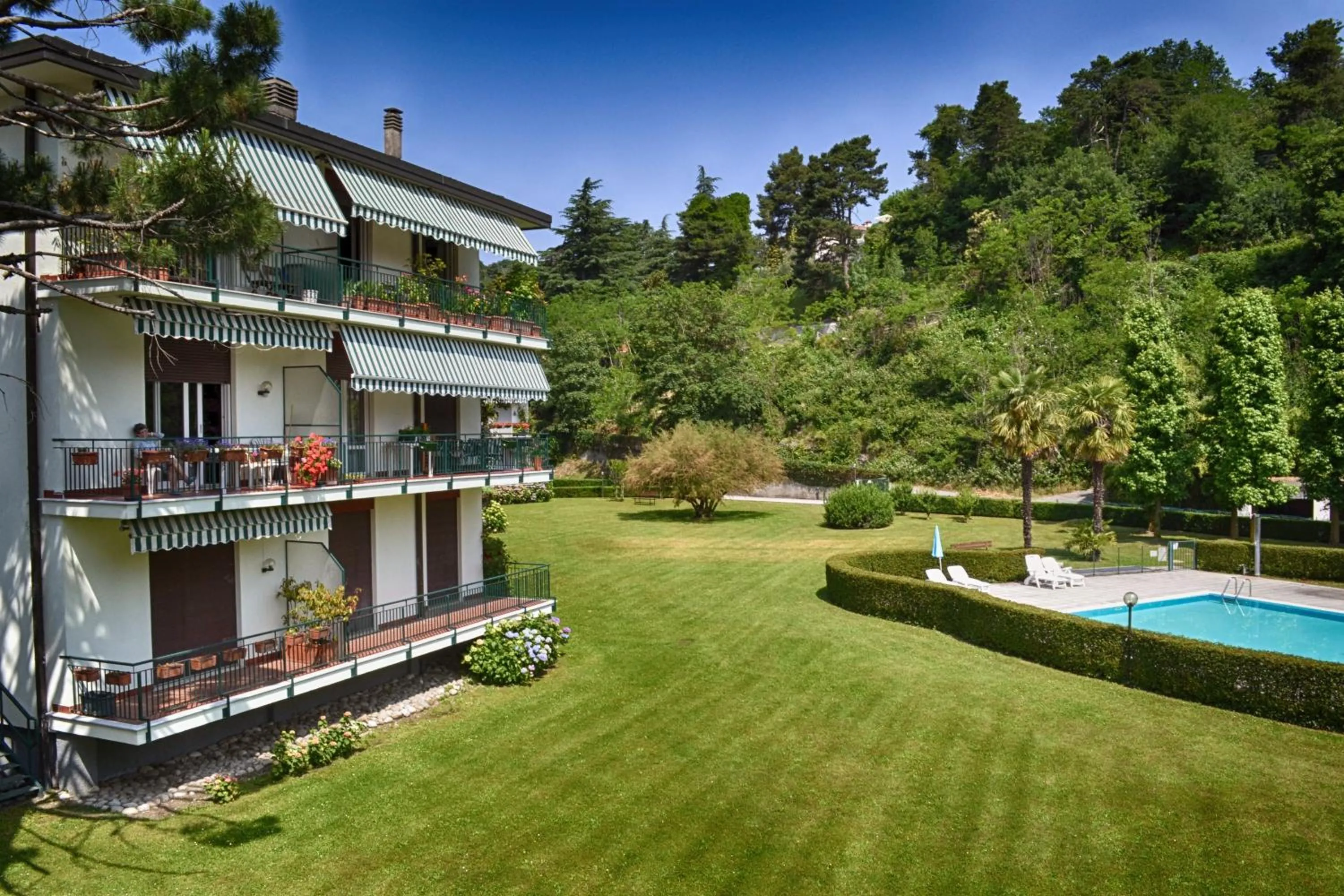 Property building in Chic and Freak Como
