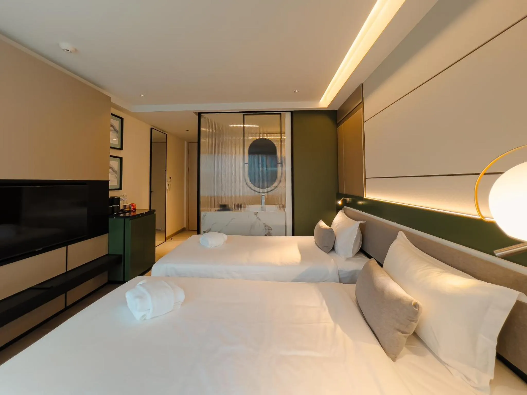 Photo of the whole room, Bed in Cha Chiangmai Luxury