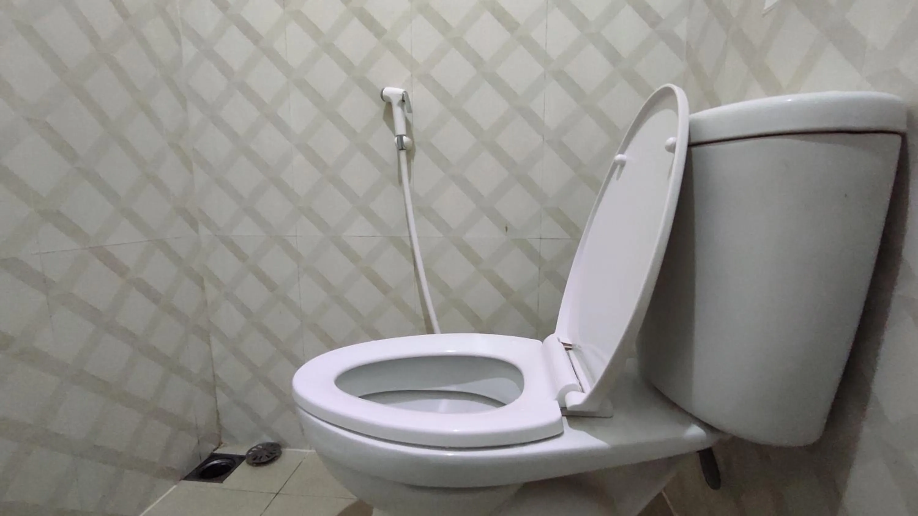 Bathroom in Hotel O Wisma Syariah Dian Near Pare-pare