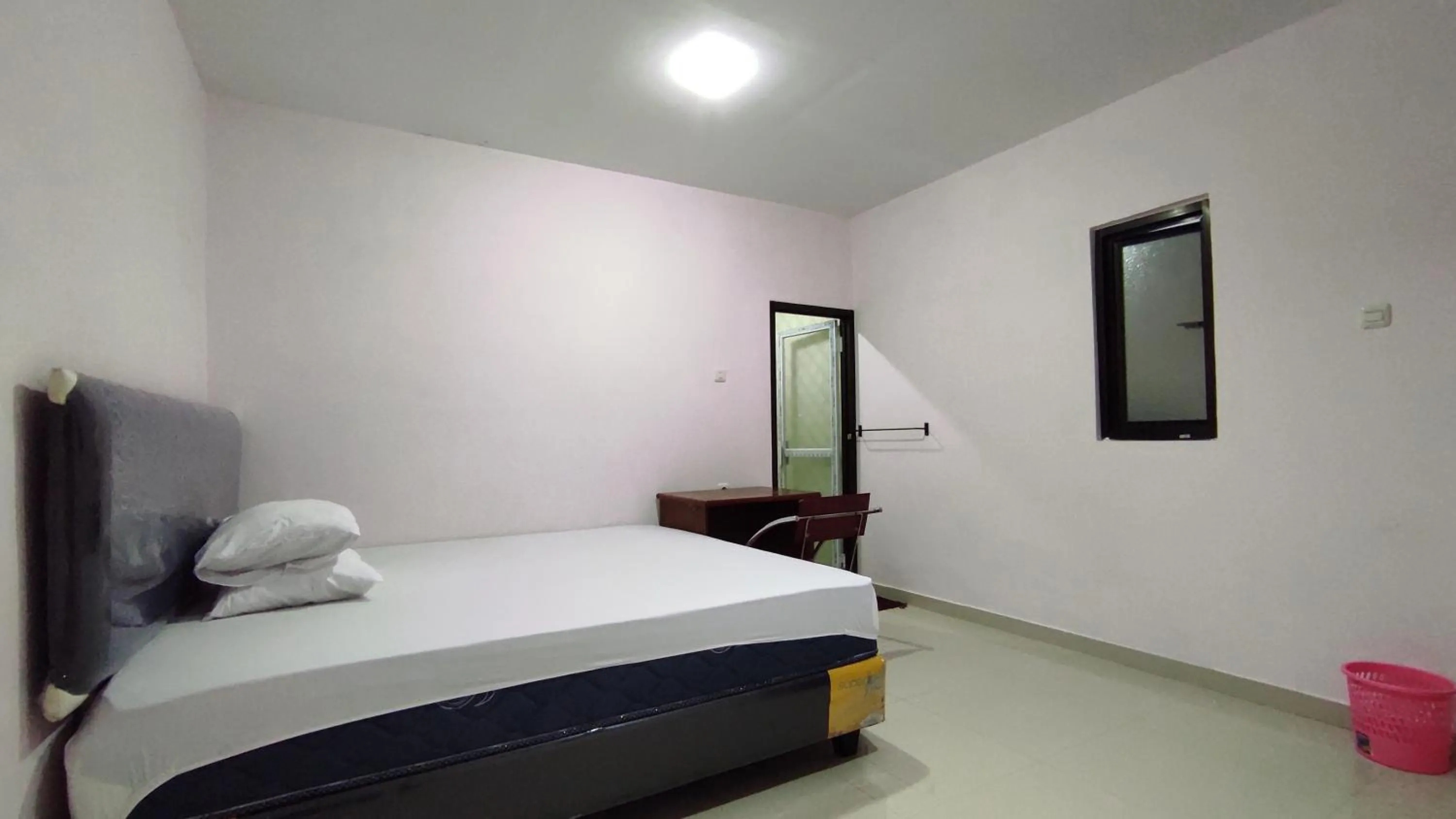 Bedroom, Bed in Hotel O Wisma Syariah Dian Near Pare-pare
