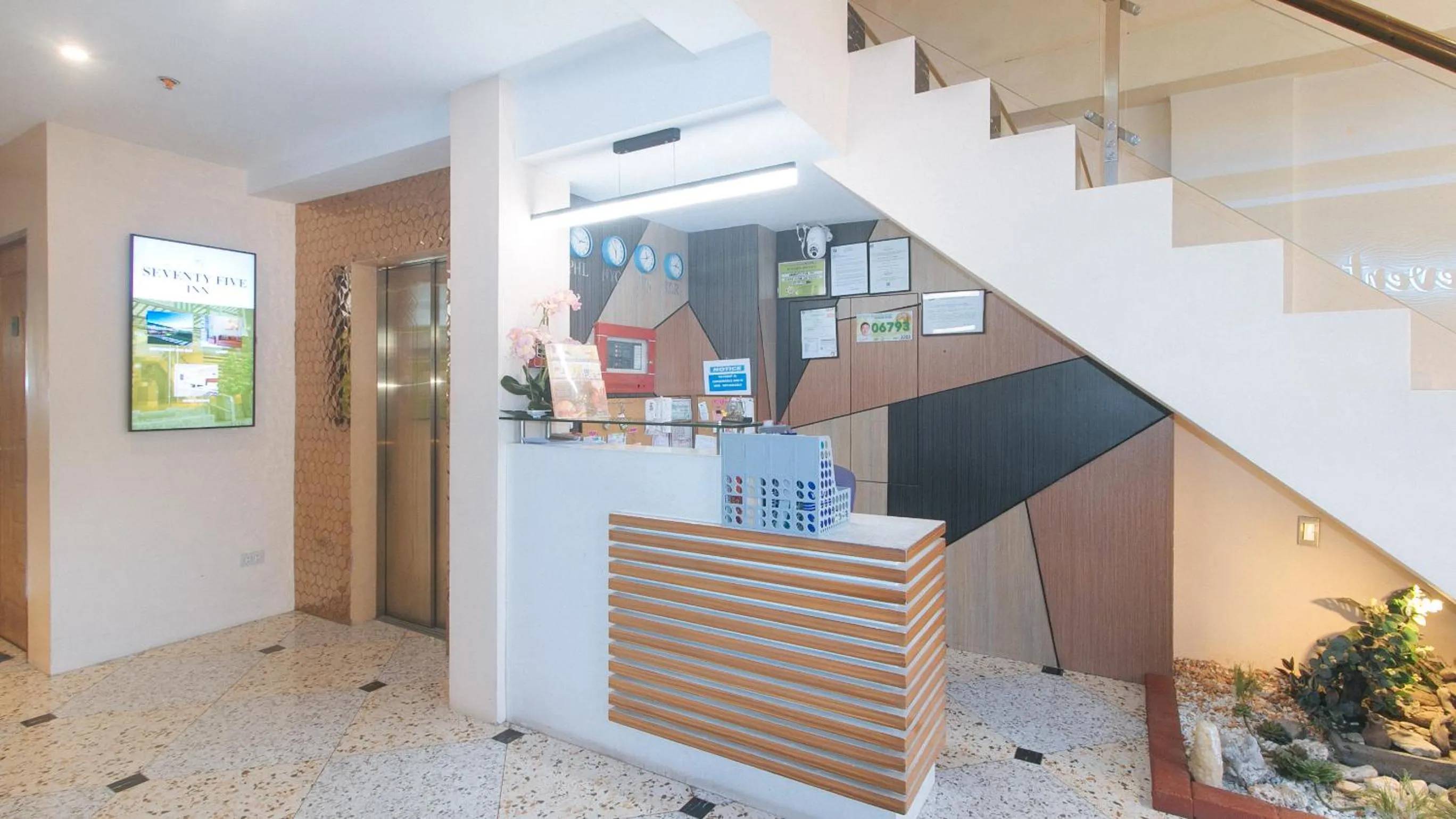 Lobby or reception in RedDoorz Plus at Seventy Five Inn Near Manila Airport