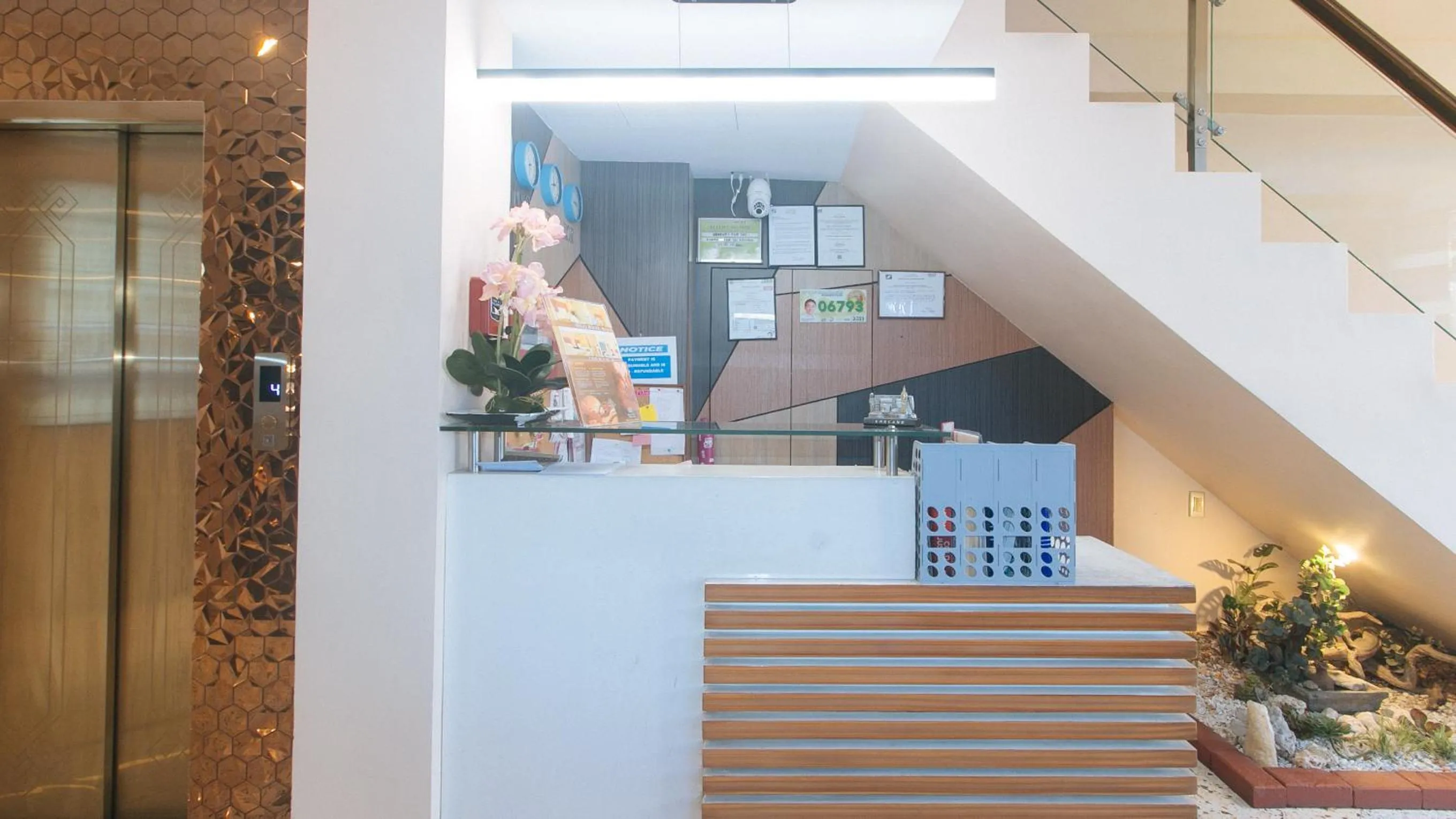 Lobby or reception in RedDoorz Plus at Seventy Five Inn Near Manila Airport