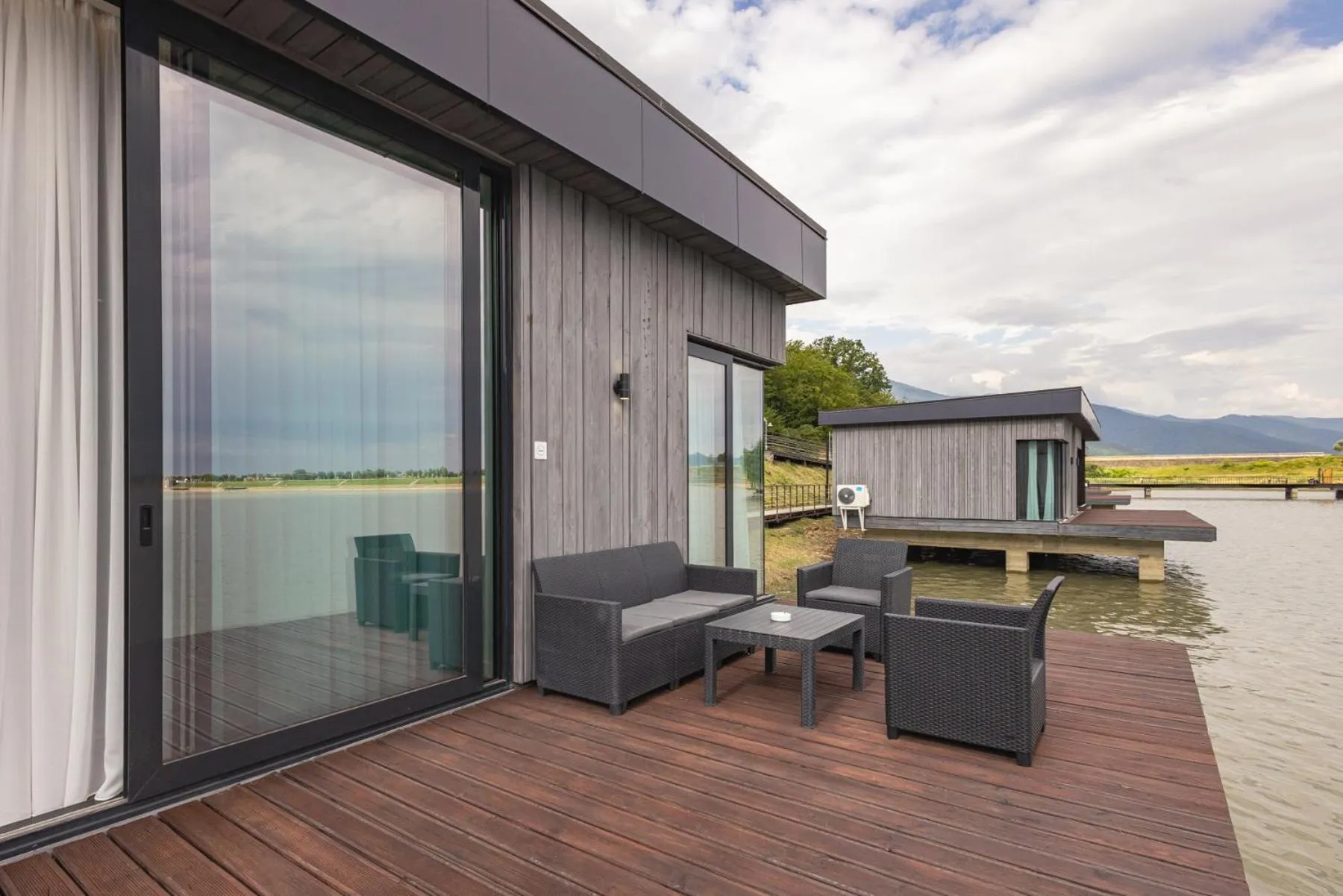 Day in Apart Hotel Kundzuli