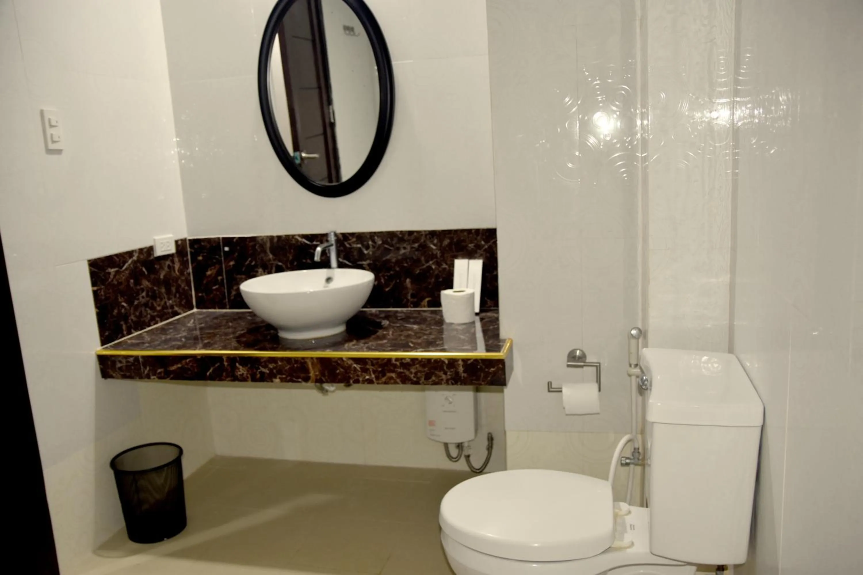 Shower in Isla De Oro Hotel