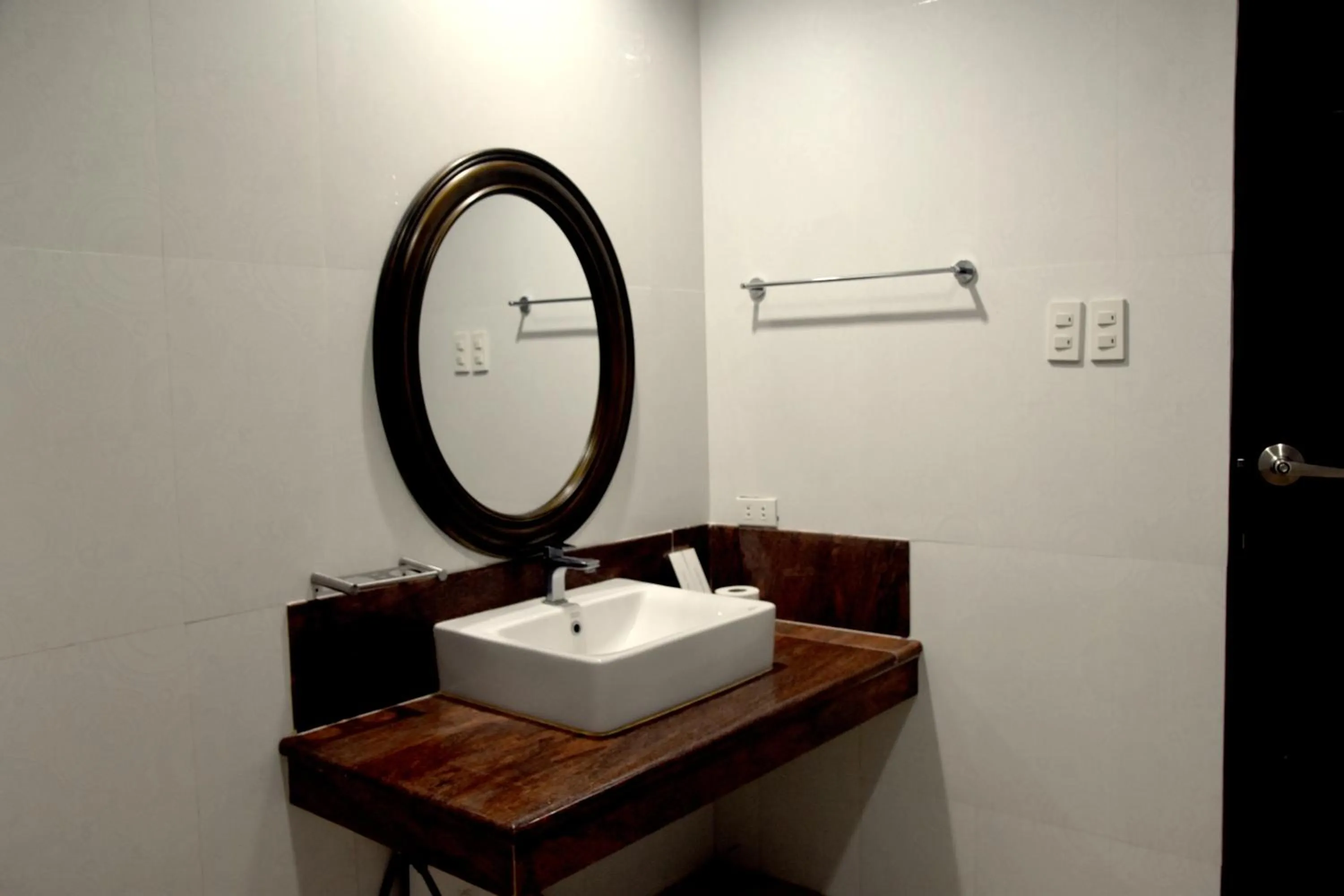 Shower in Isla De Oro Hotel