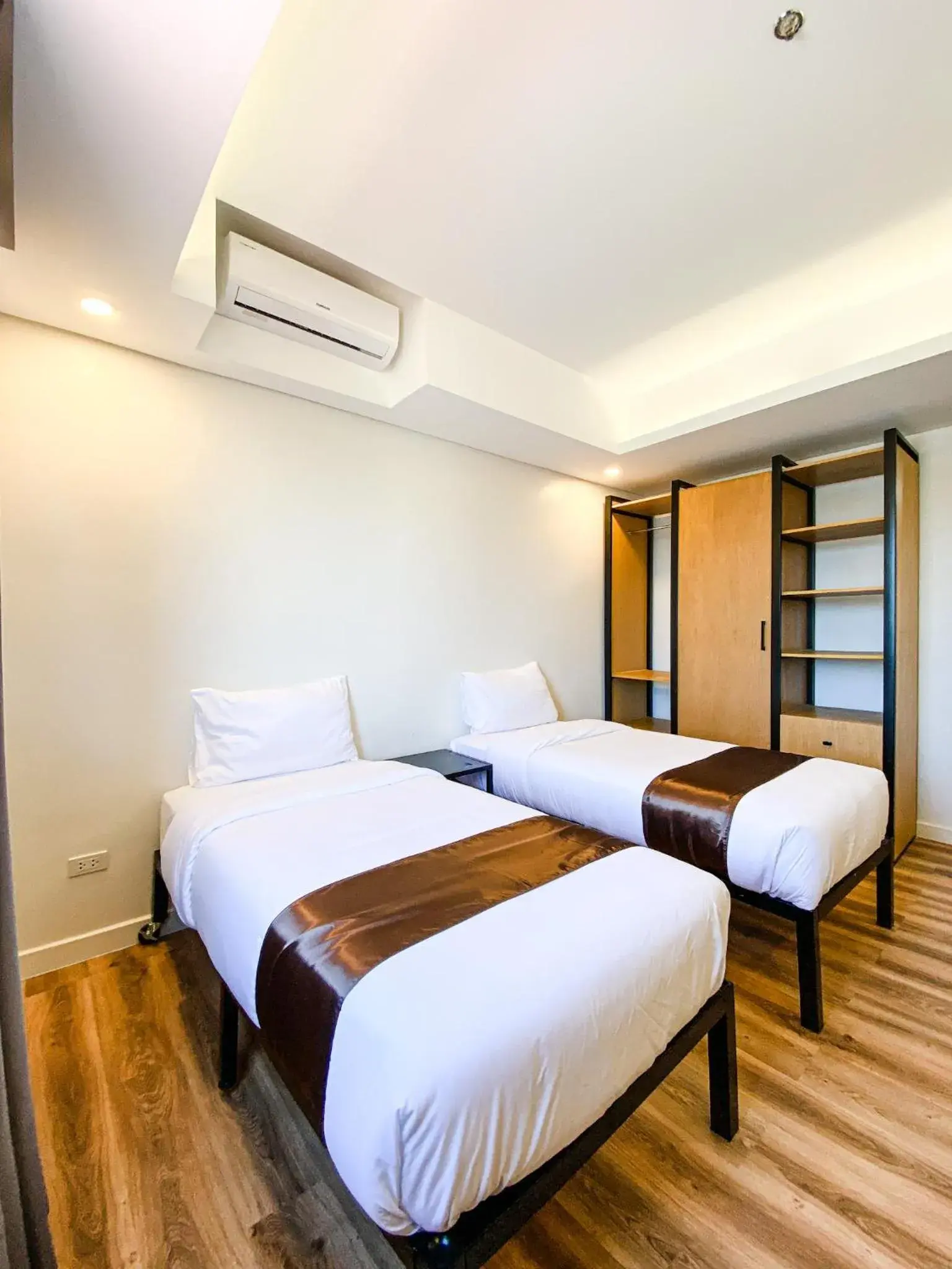 Standard Twin Room in Wesfame Suites Standard Twin Room in Wesfame Suites